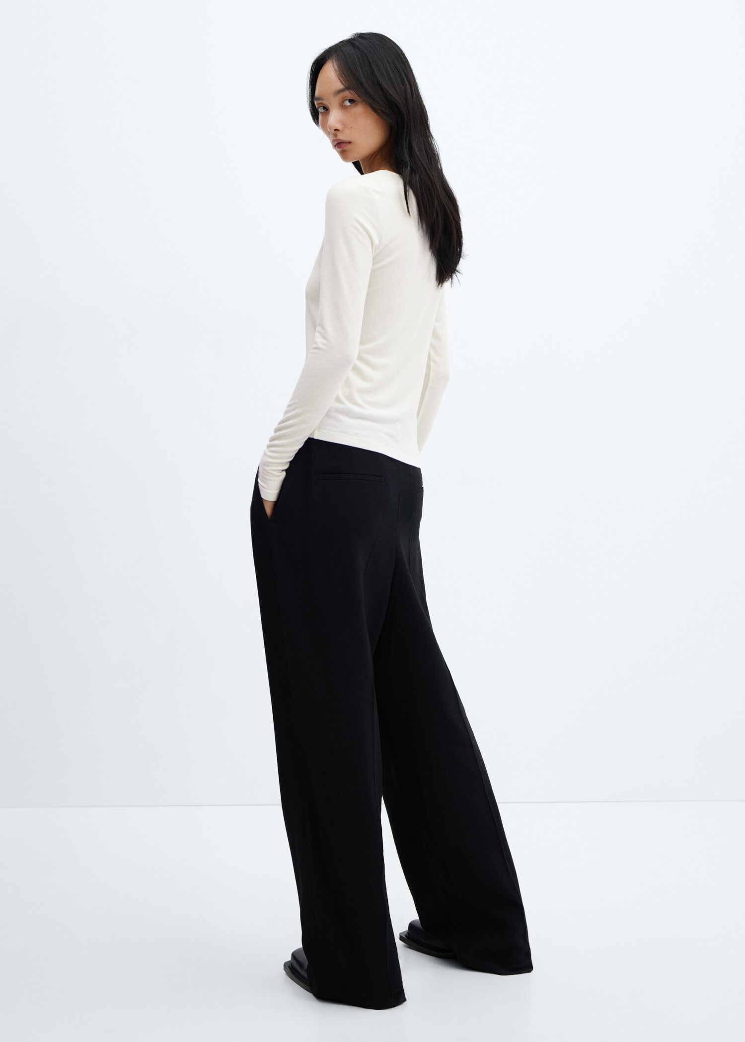 Round-neck knitted t-shirt - Reverse of the article
