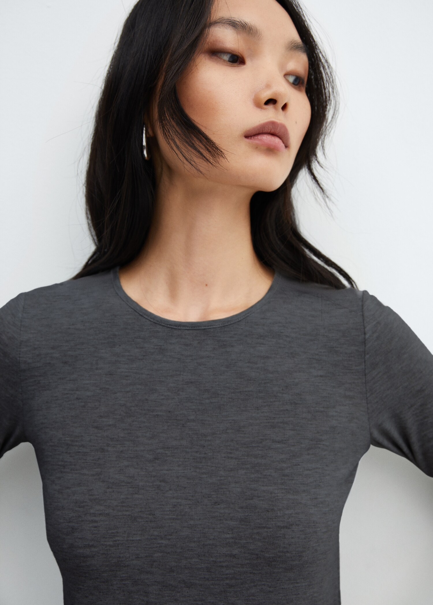 Round-neck knitted t-shirt - Details of the article 1