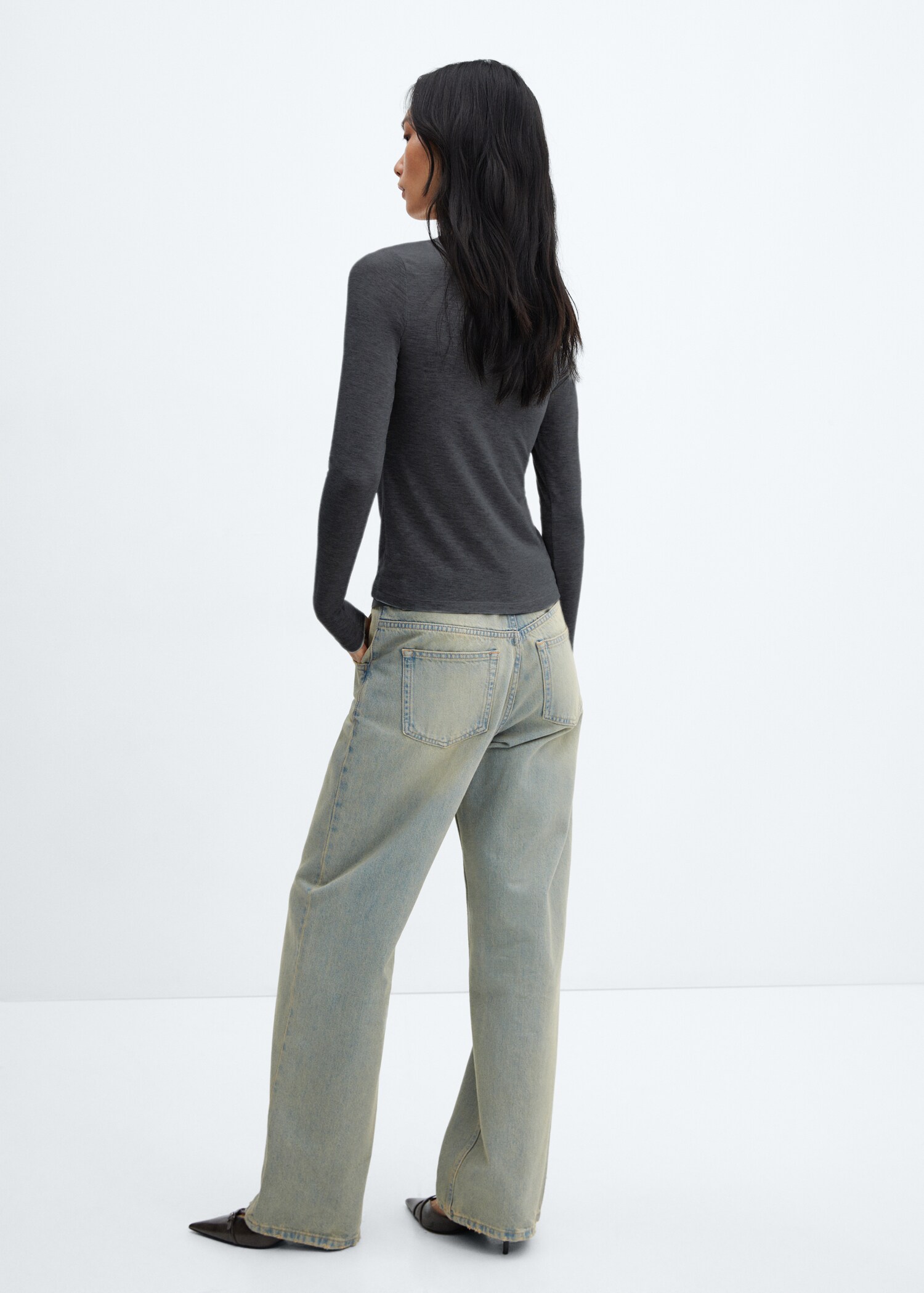 Round-neck knitted t-shirt - Reverse of the article
