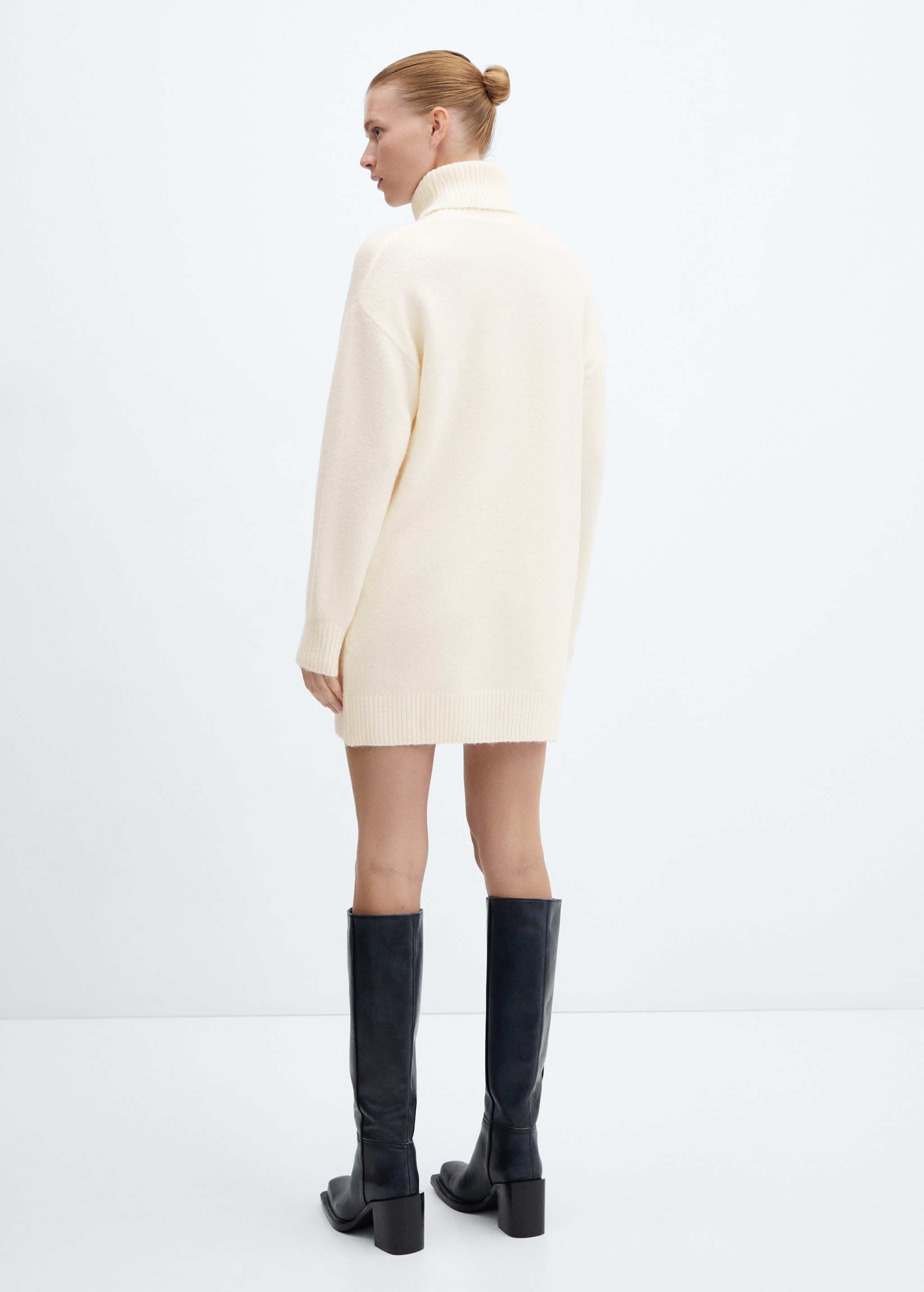 Turtle neck knit dress - Reverse of the article