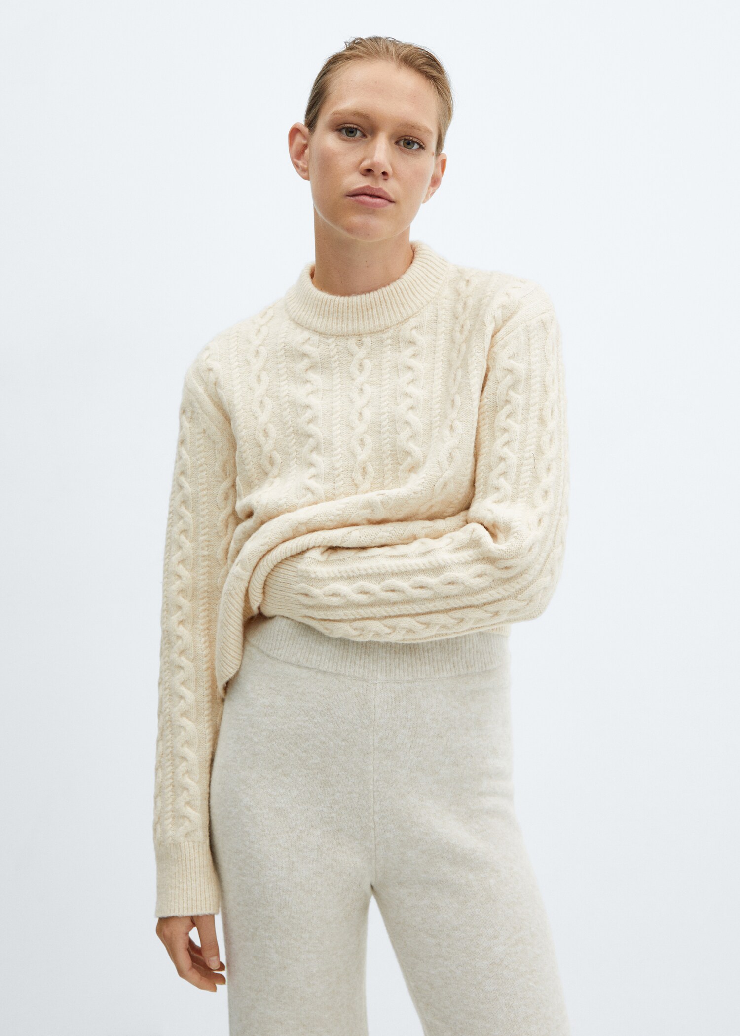 Knitted braided sweater - Medium plane