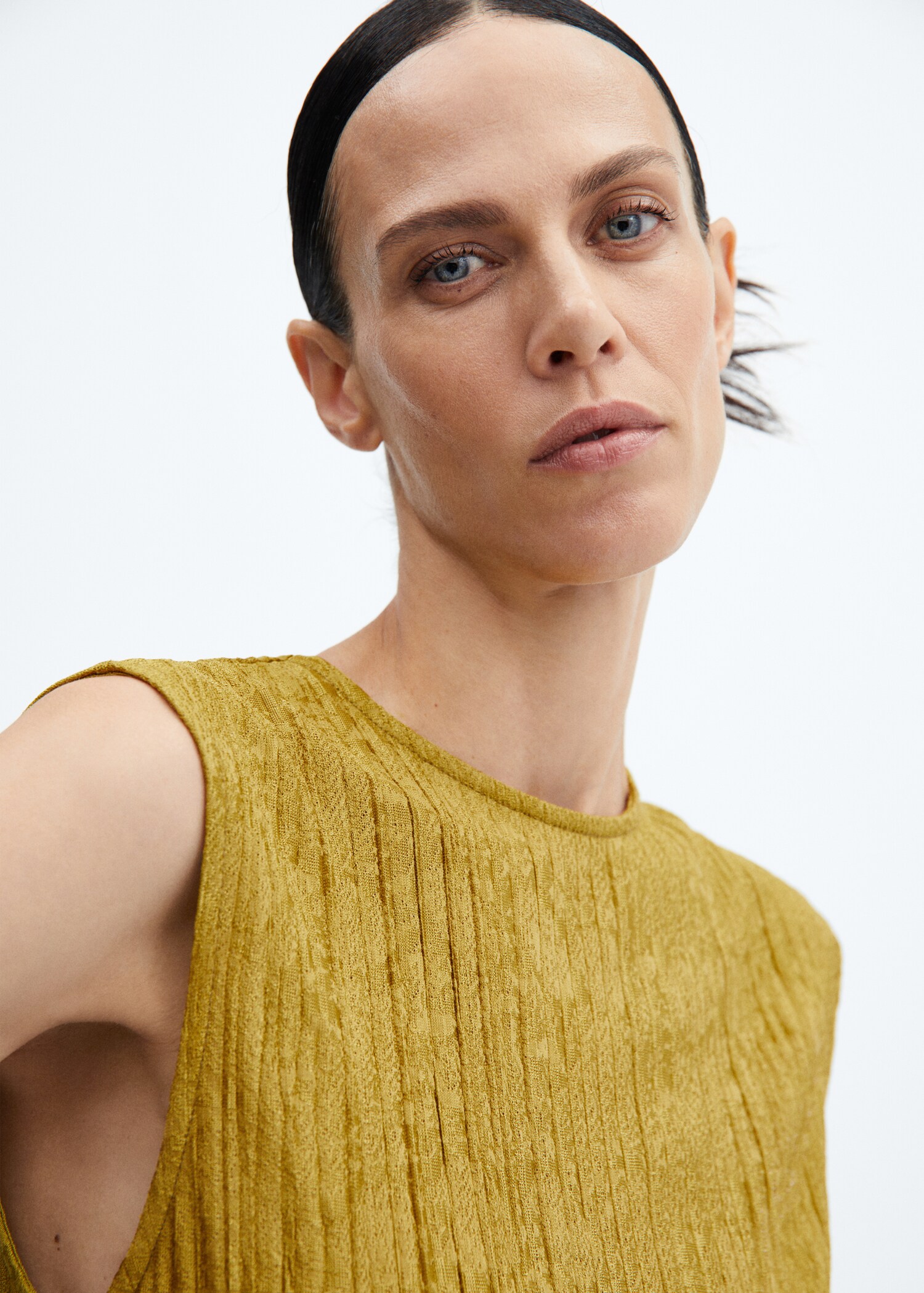 Sleeveless pleated top - Details of the article 1