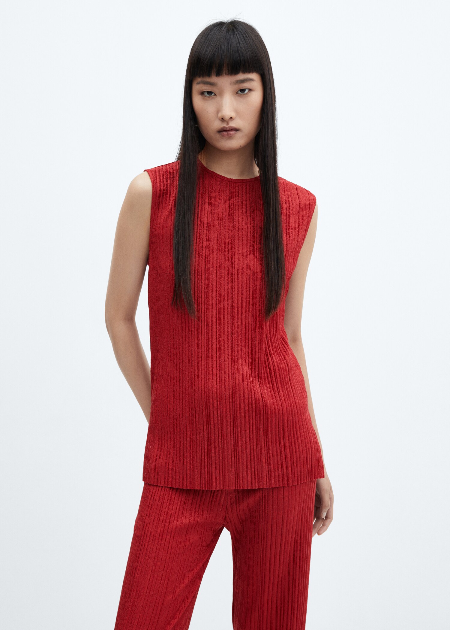 Sleeveless pleated top - Medium plane