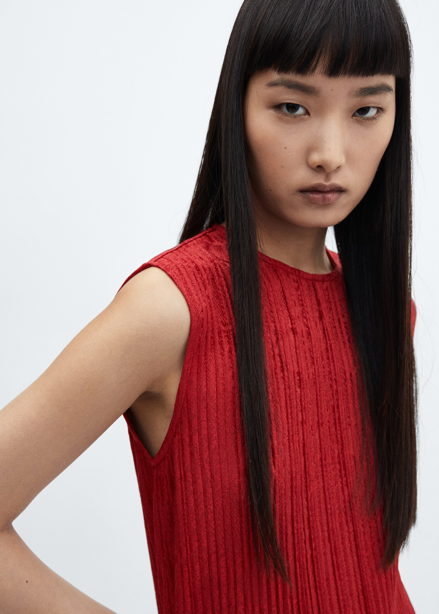 Sleeveless pleated top - Details of the article 1
