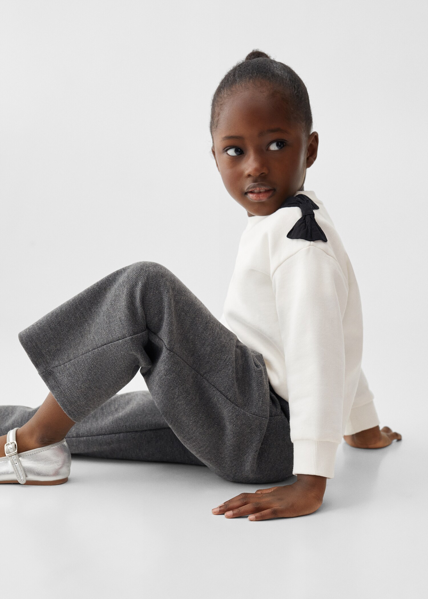Paperbag trousers with belt - Details of the article 1
