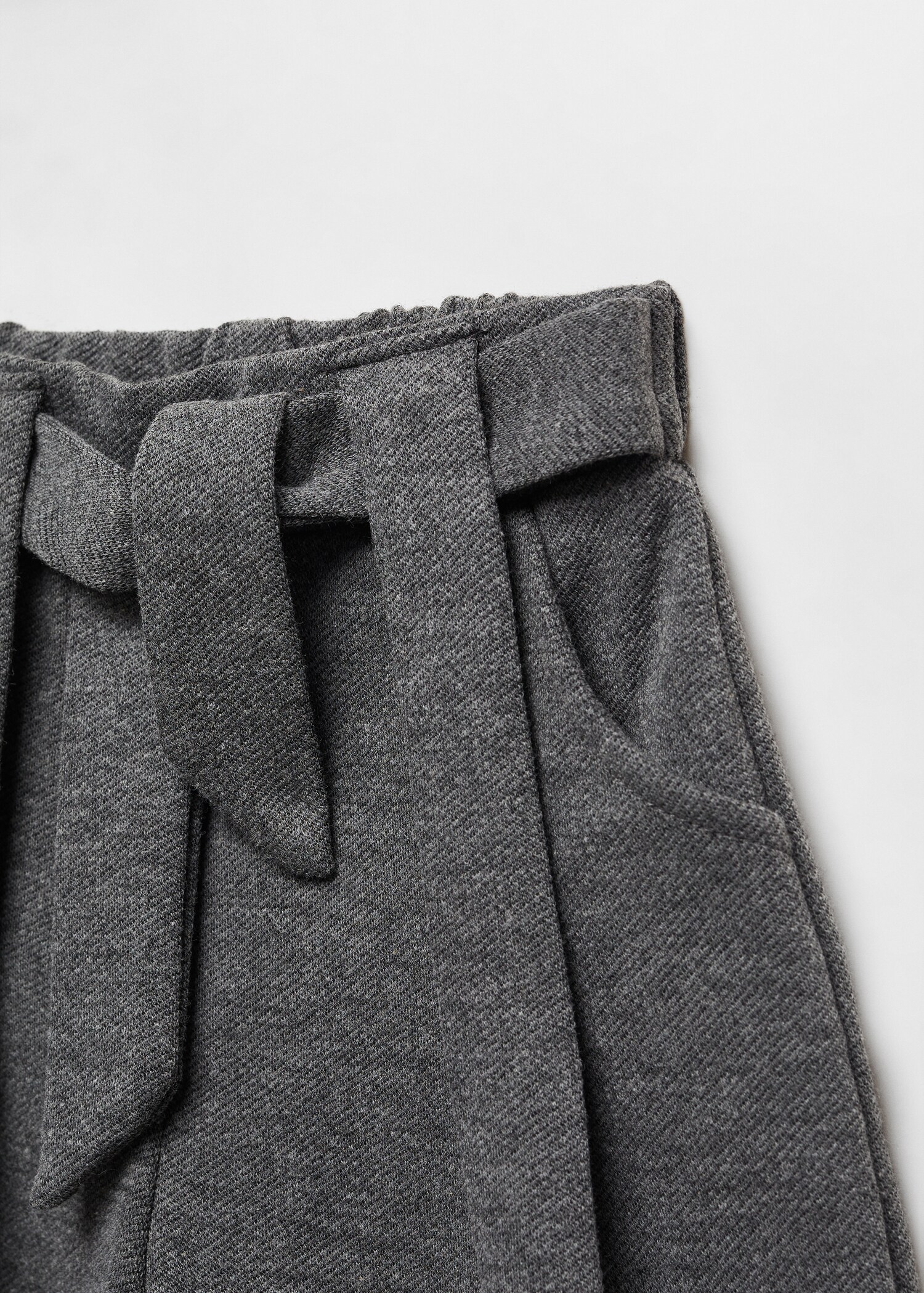 Paperbag trousers with belt - Details of the article 8
