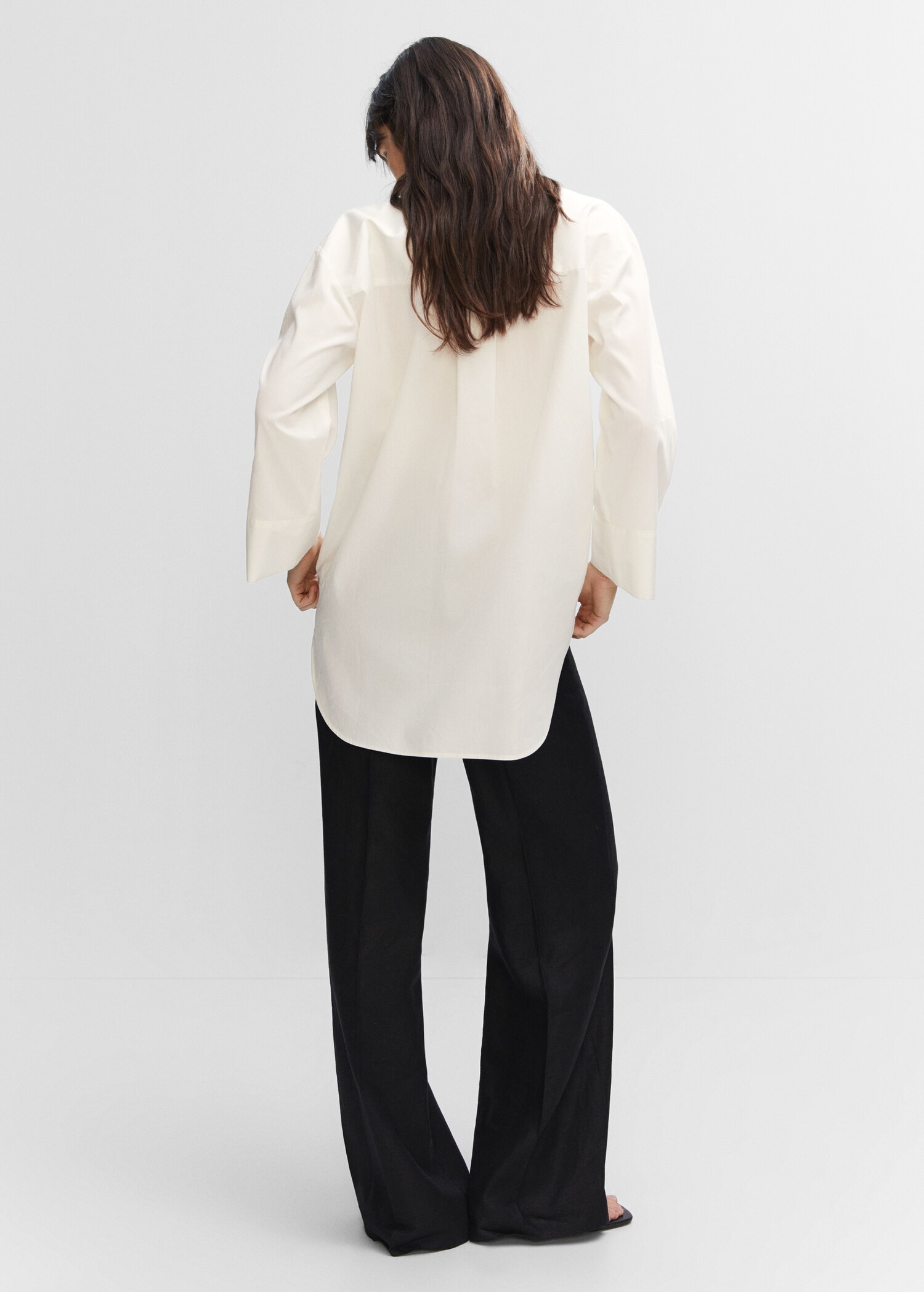 Blusa oversize cuello pico - Reverso del artículo