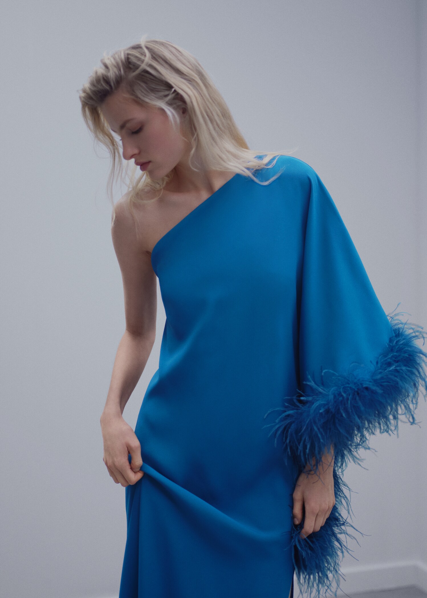 Vestido satinado asimétrico plumas - Detalle del artículo 1