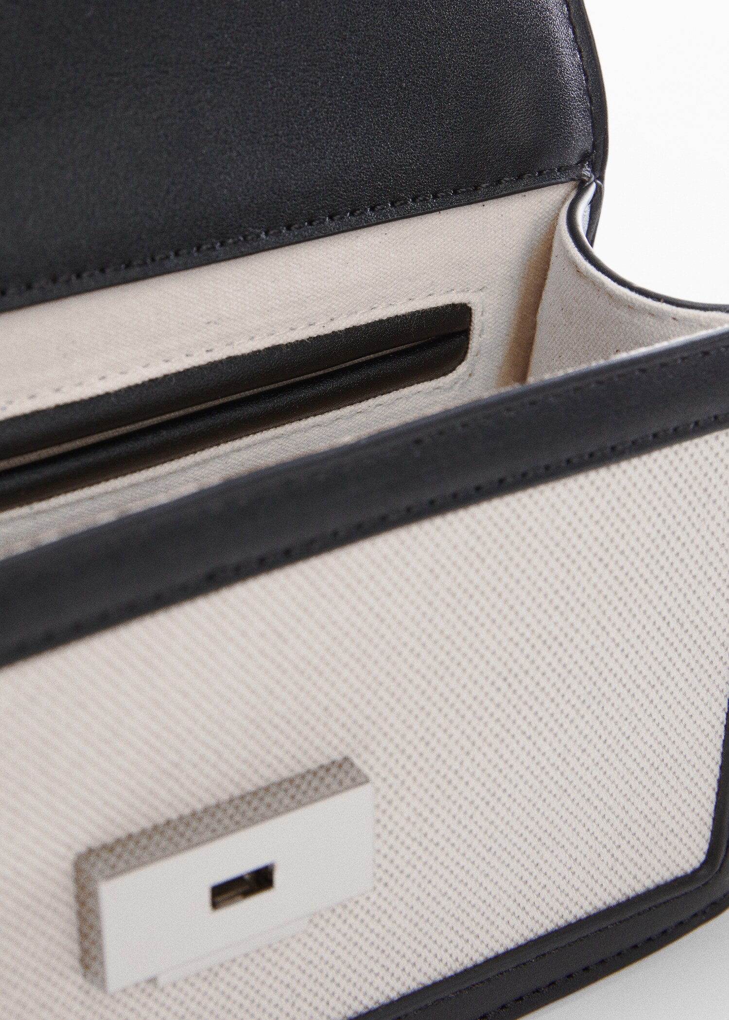 Textured bag with flap - Details of the article 2