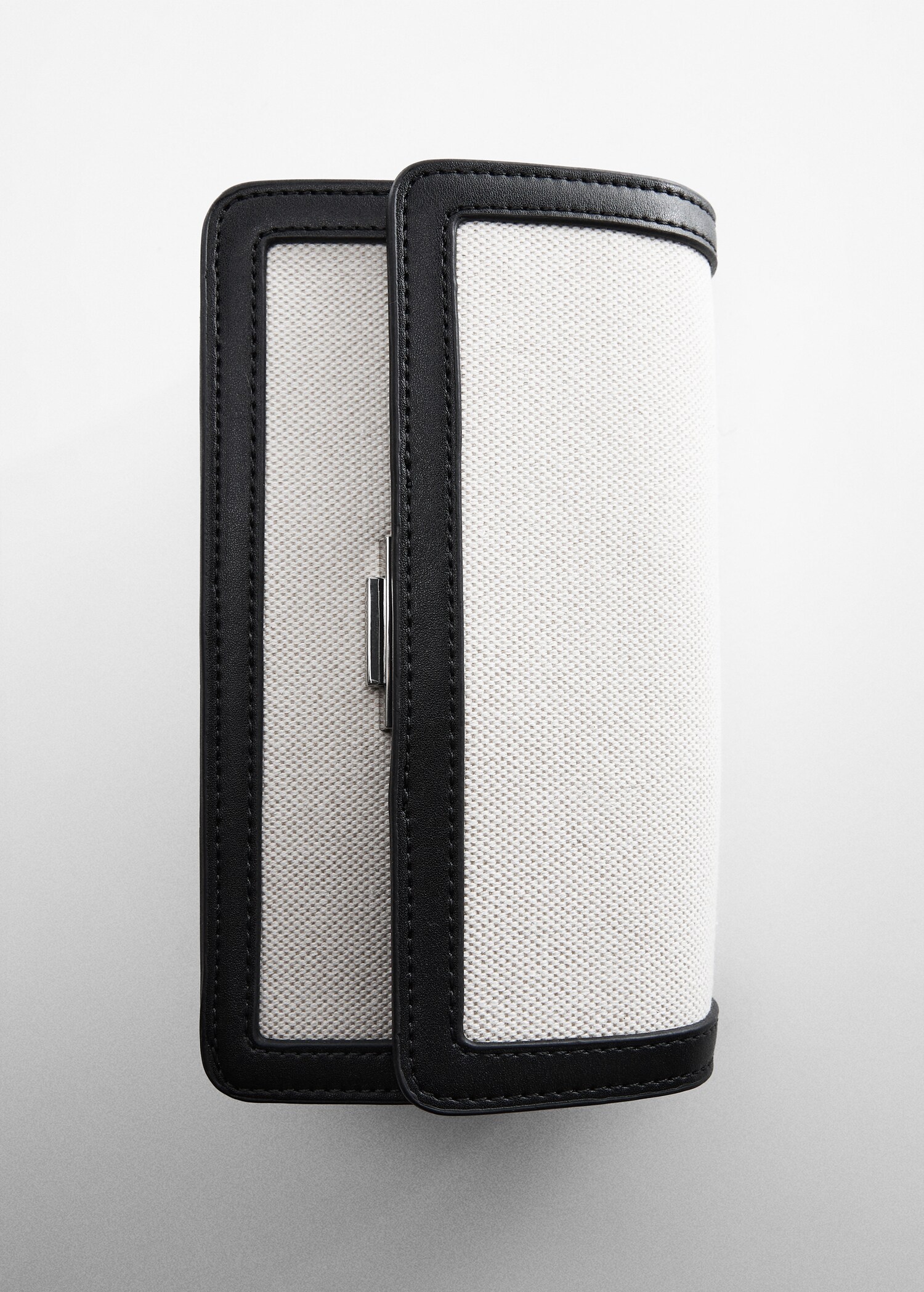 Textured bag with flap - Details of the article 5