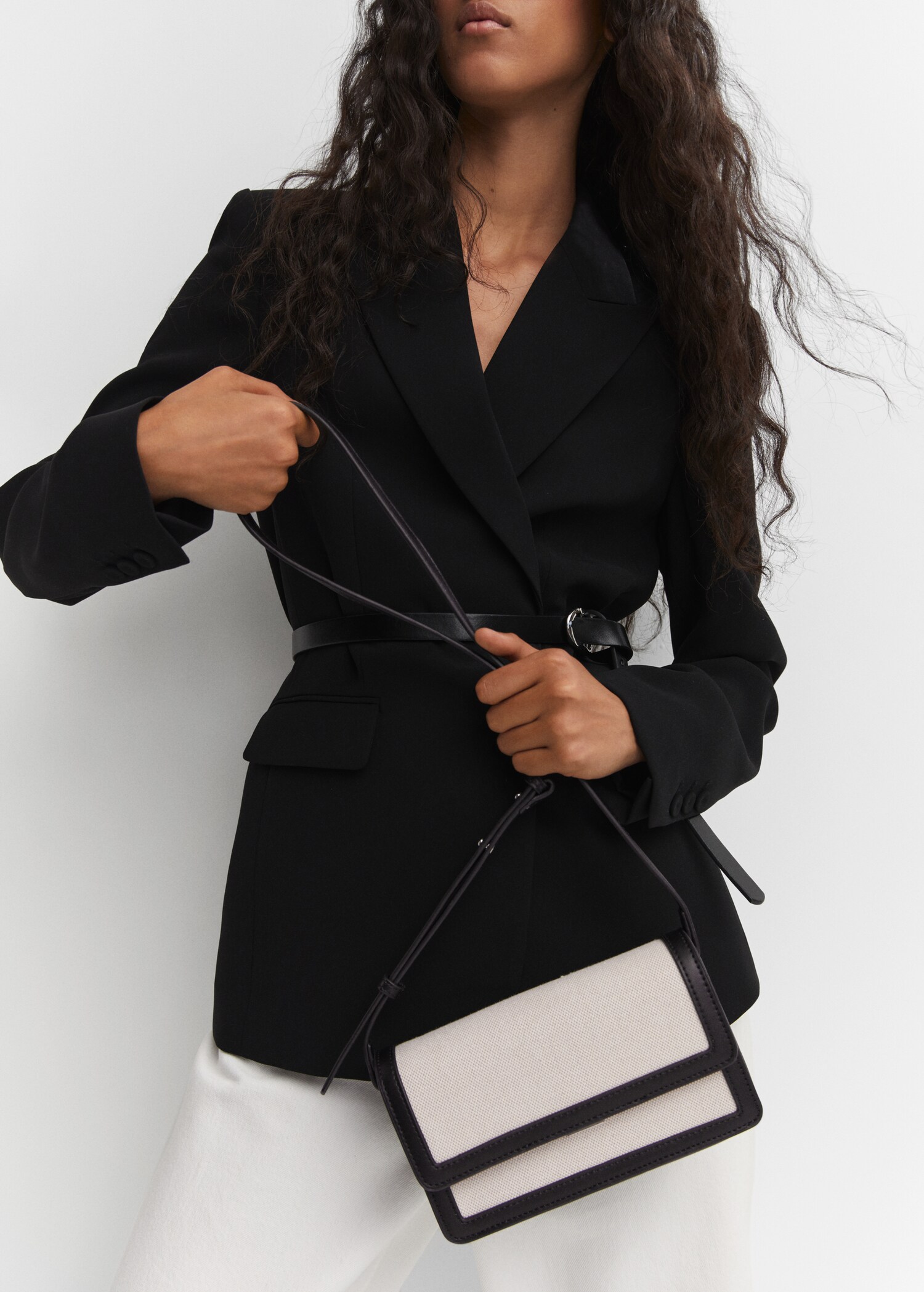 Textured bag with flap - Details of the article 9