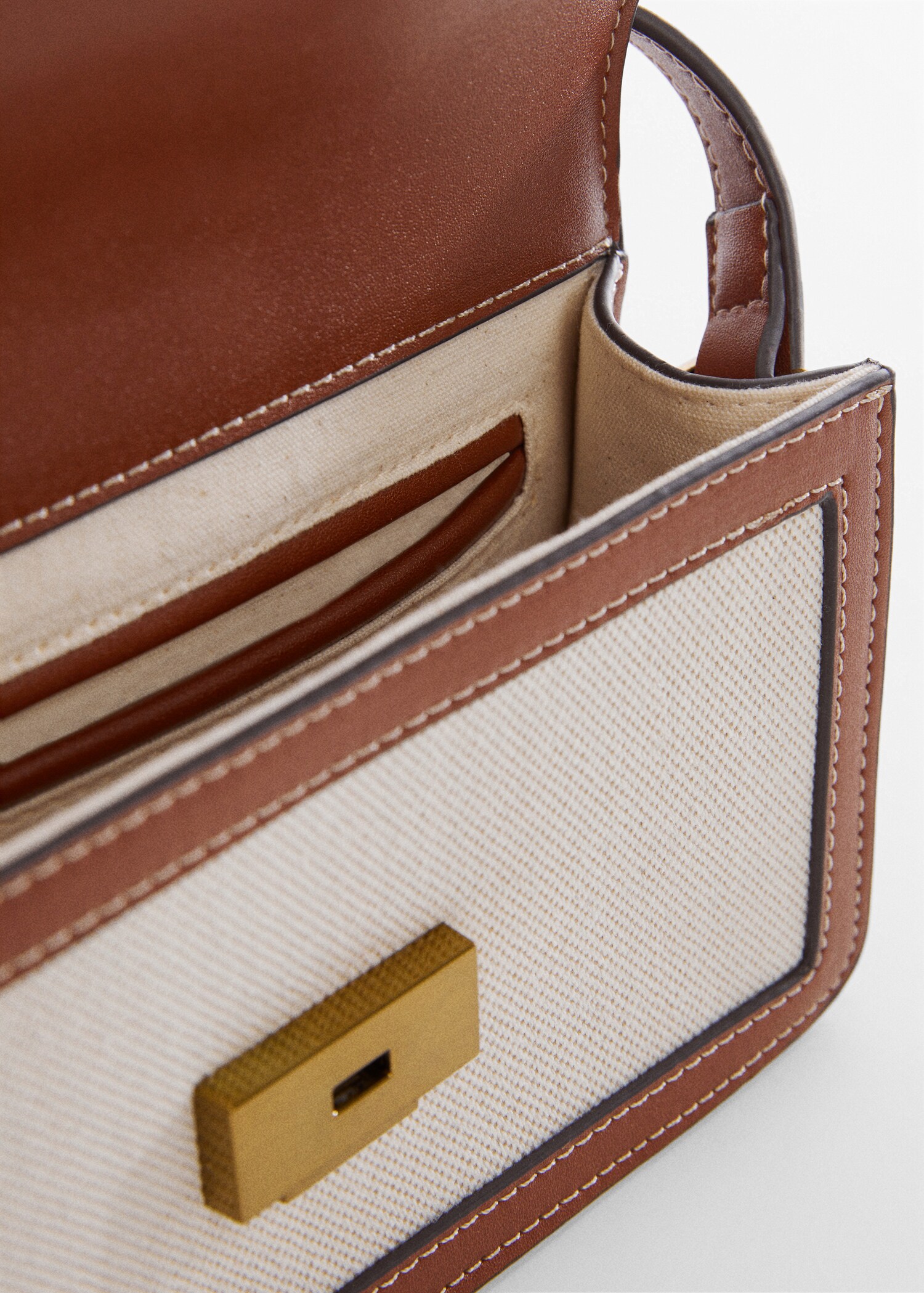 Textured bag with flap - Details of the article 2