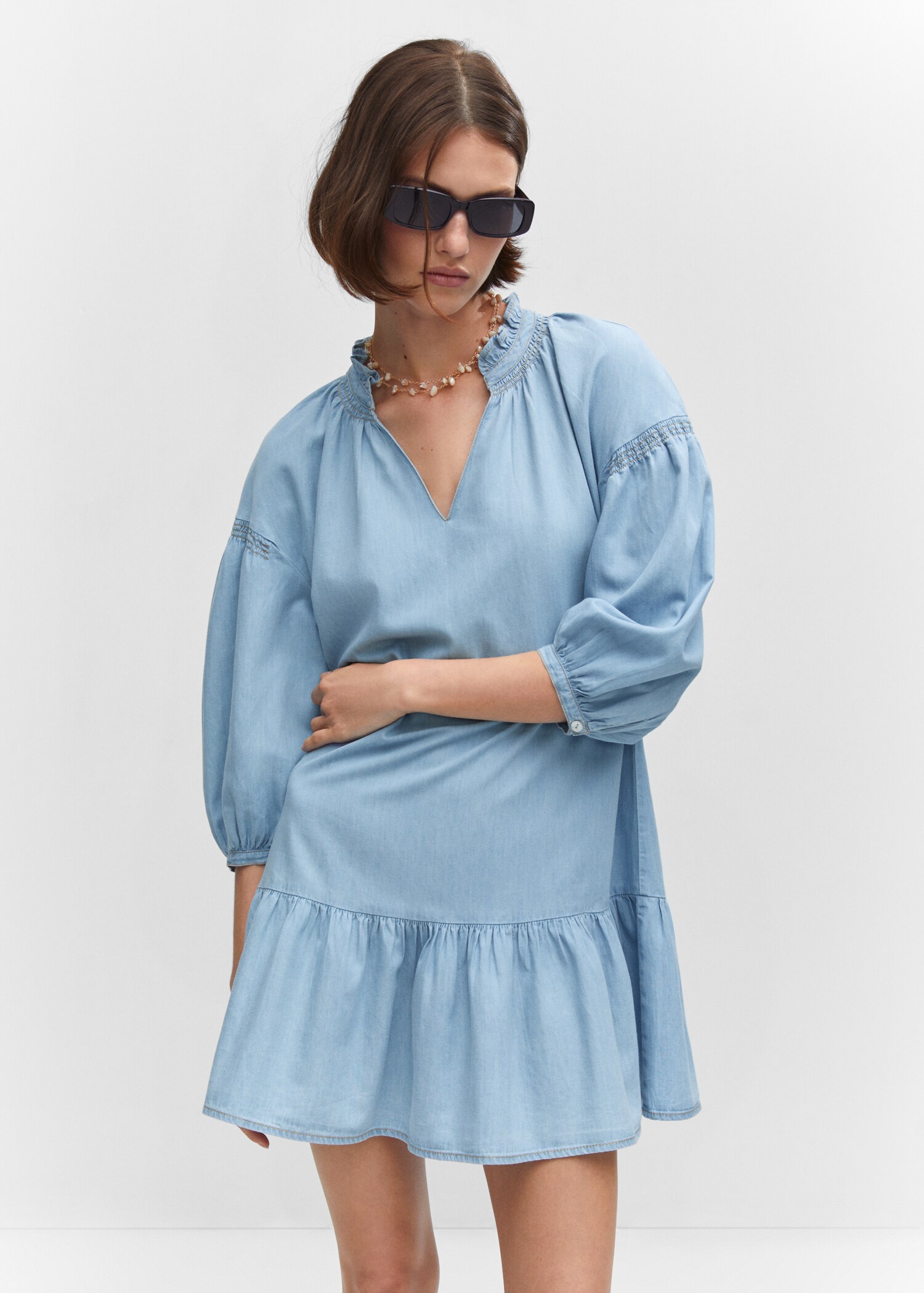 Vestido volante manga abullonada - Plano medio