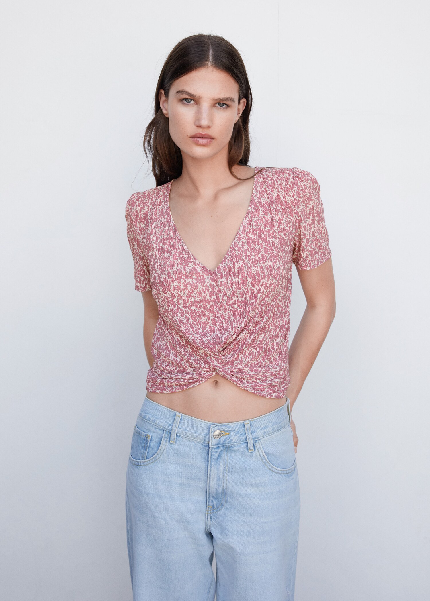 Textured blouse with knot detail - Medium plane