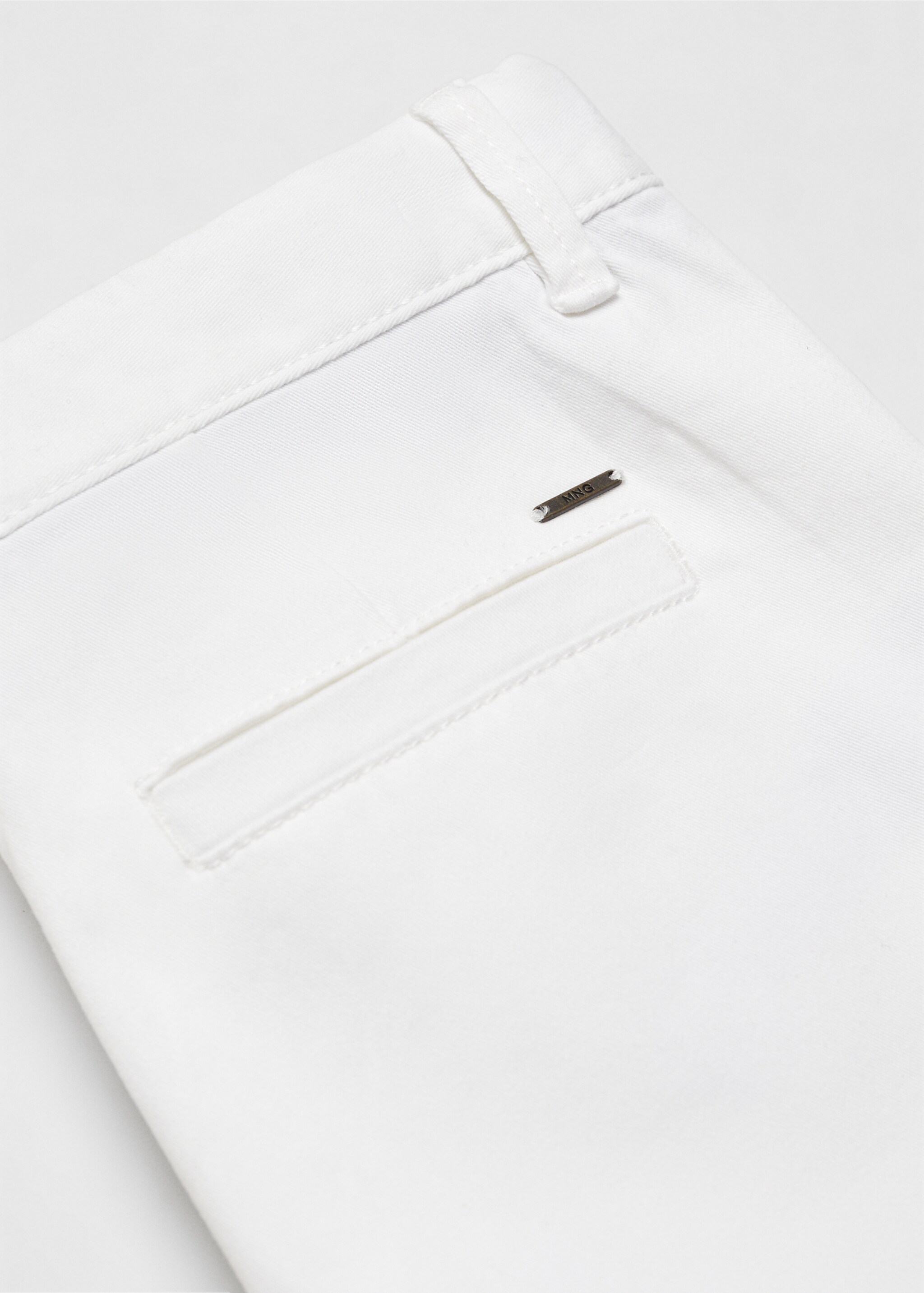 Cotton Bermuda shorts - Details of the article 8, White. Ref: 57093267-00.