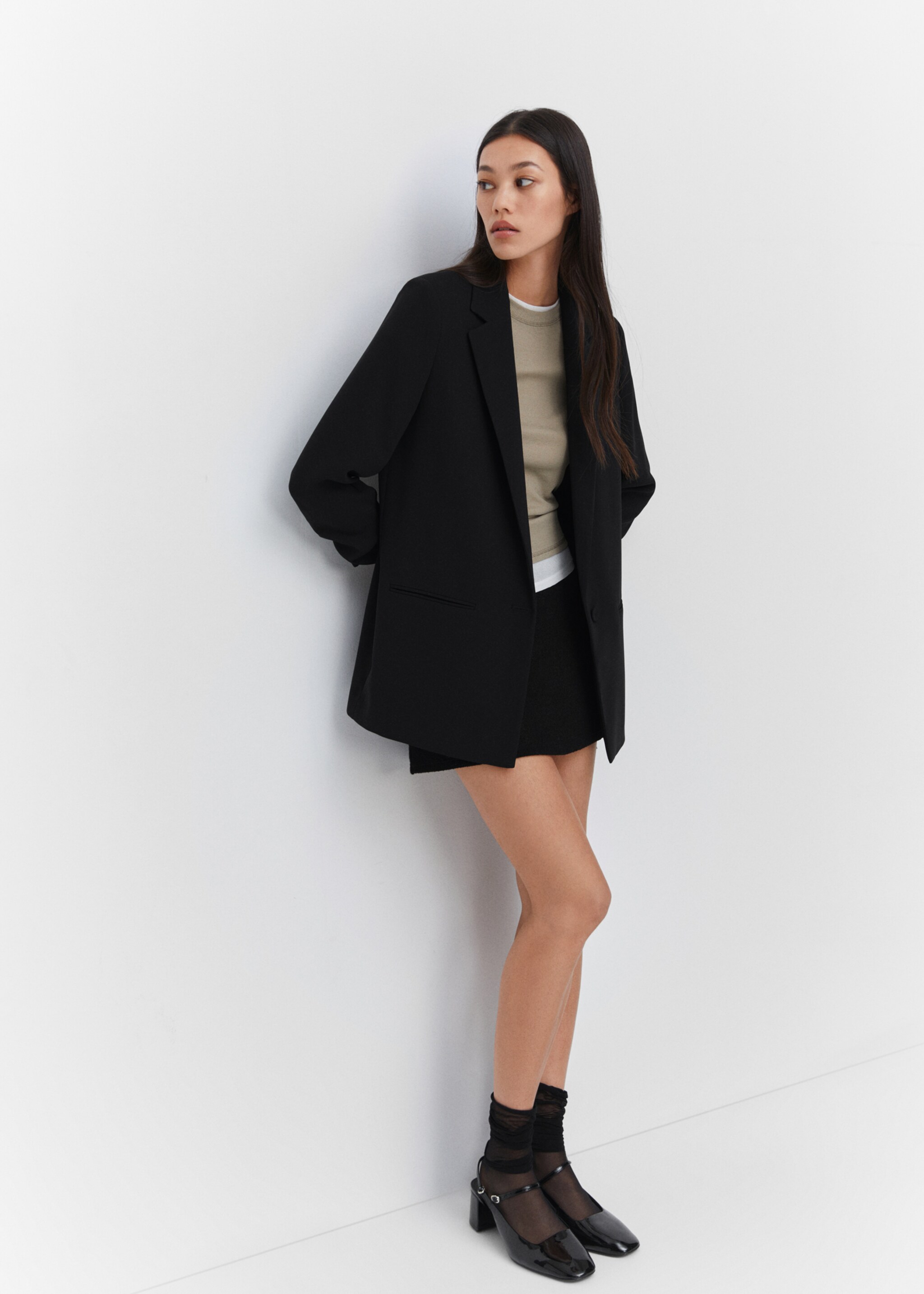 Jacket with gathered sleeves - Details of the article 2, Black. Ref: 57093795-00.