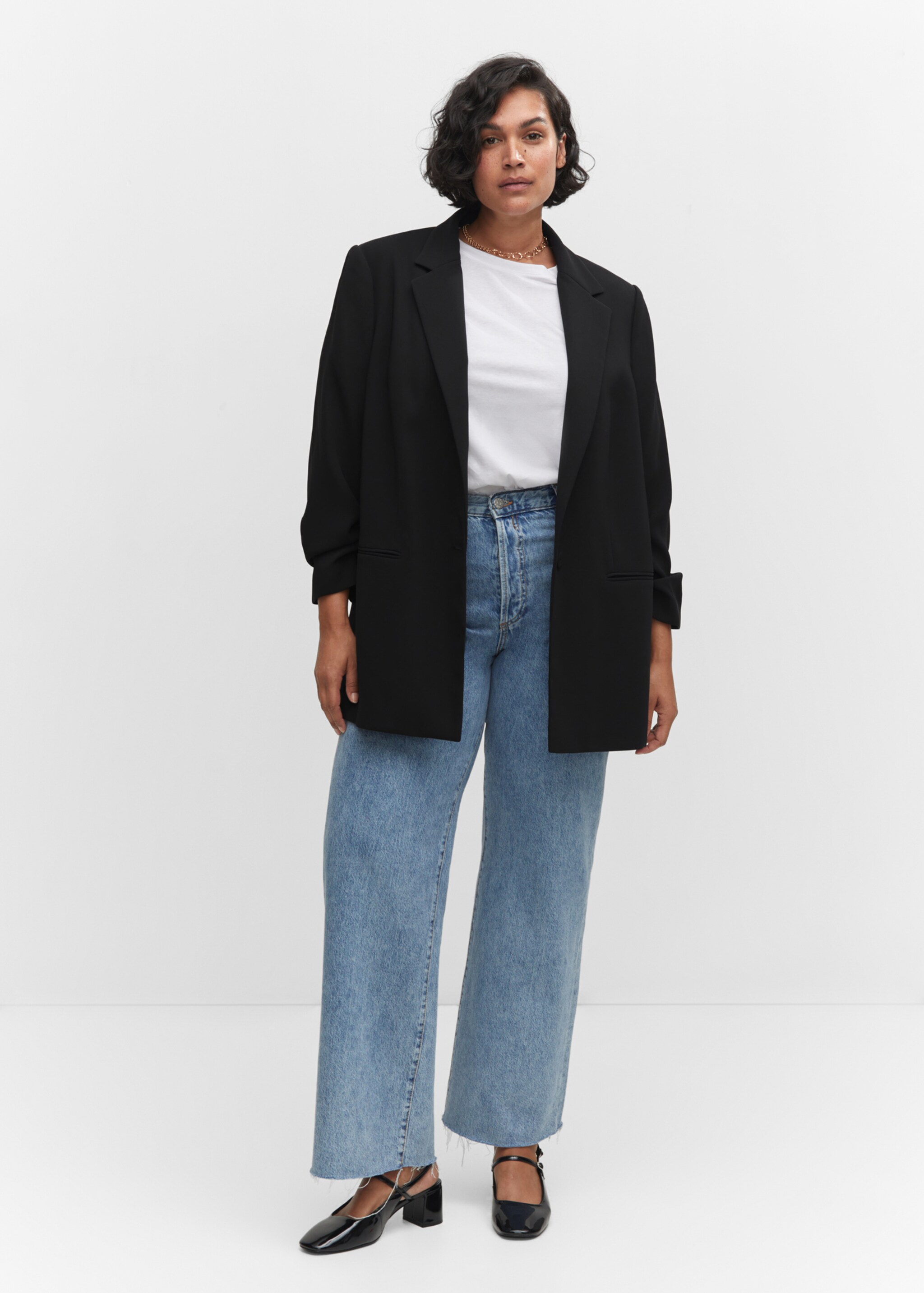 Jacket with gathered sleeves - Details of the article 3, Black. Ref: 57093795-00.