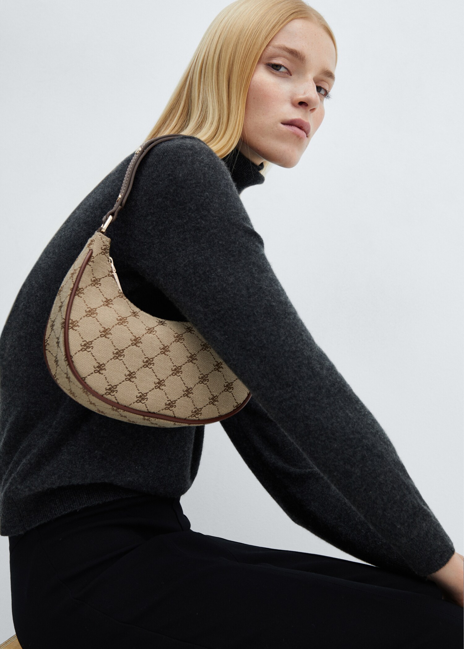 Jacquard shoulder bag - Details of the article 9