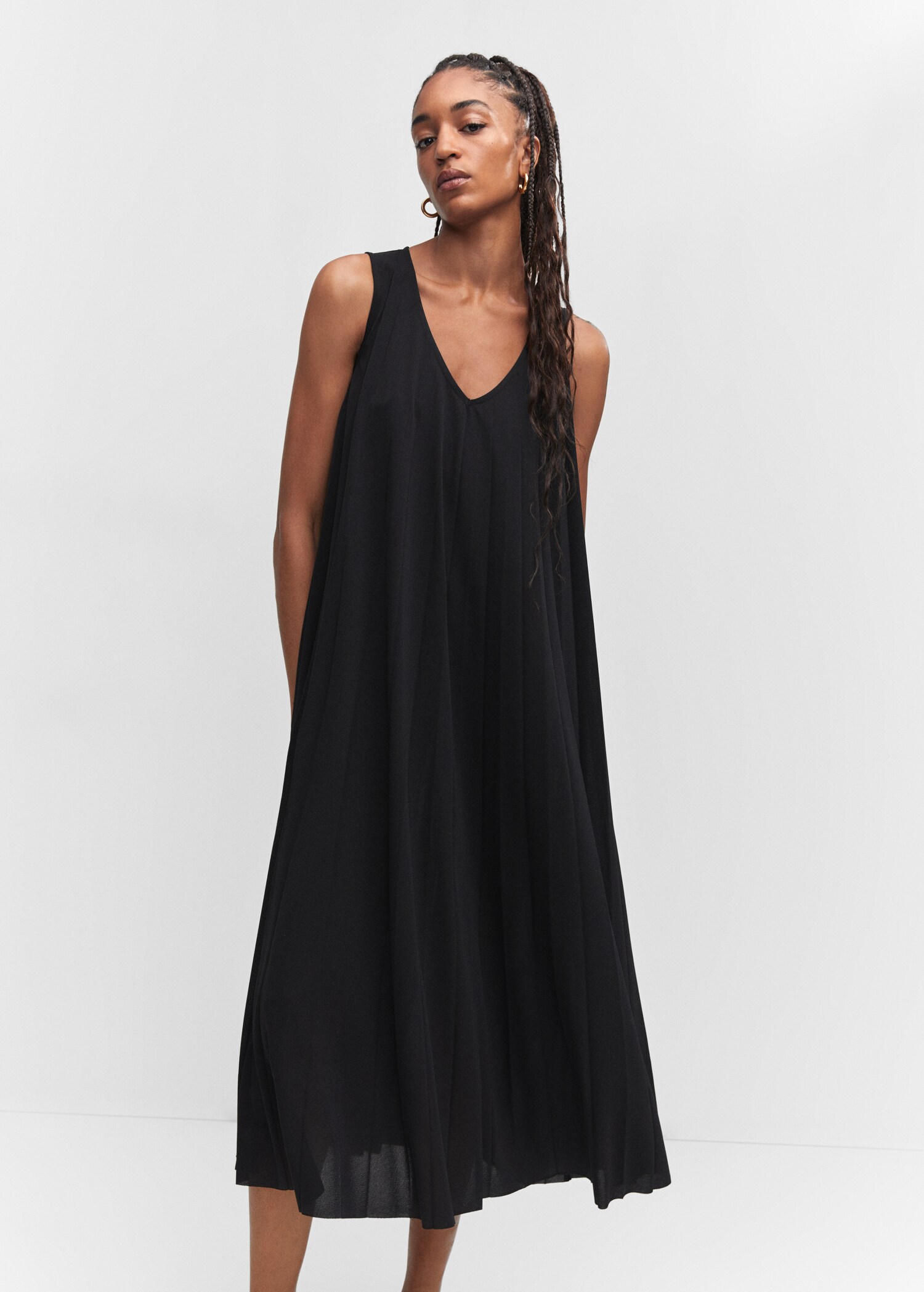 Vestido midi plisado - Plano medio