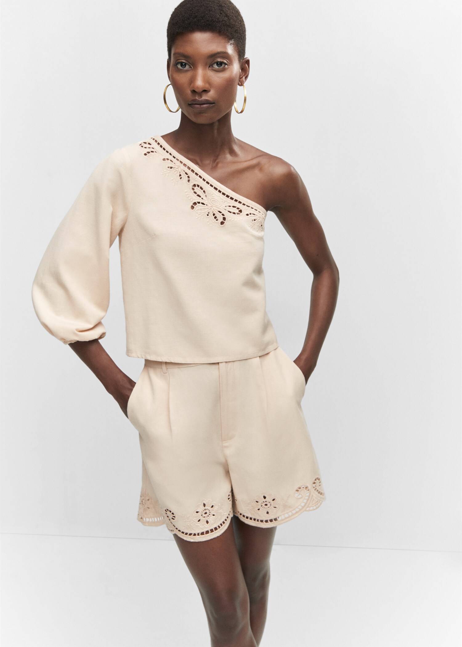 Asymmetrical embroidered openwork top - Medium plane