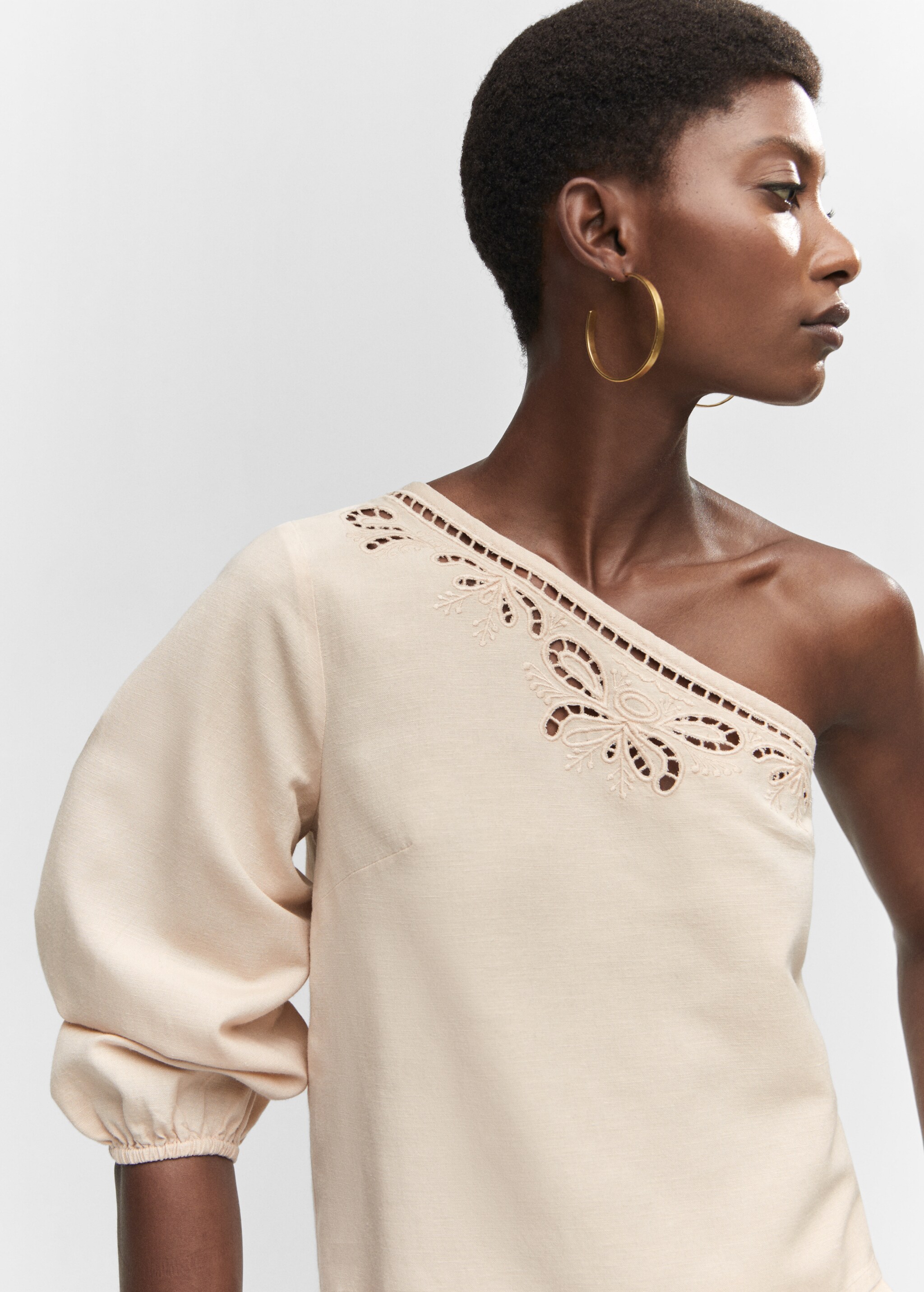 Asymmetrical embroidered openwork top - Details of the article 1