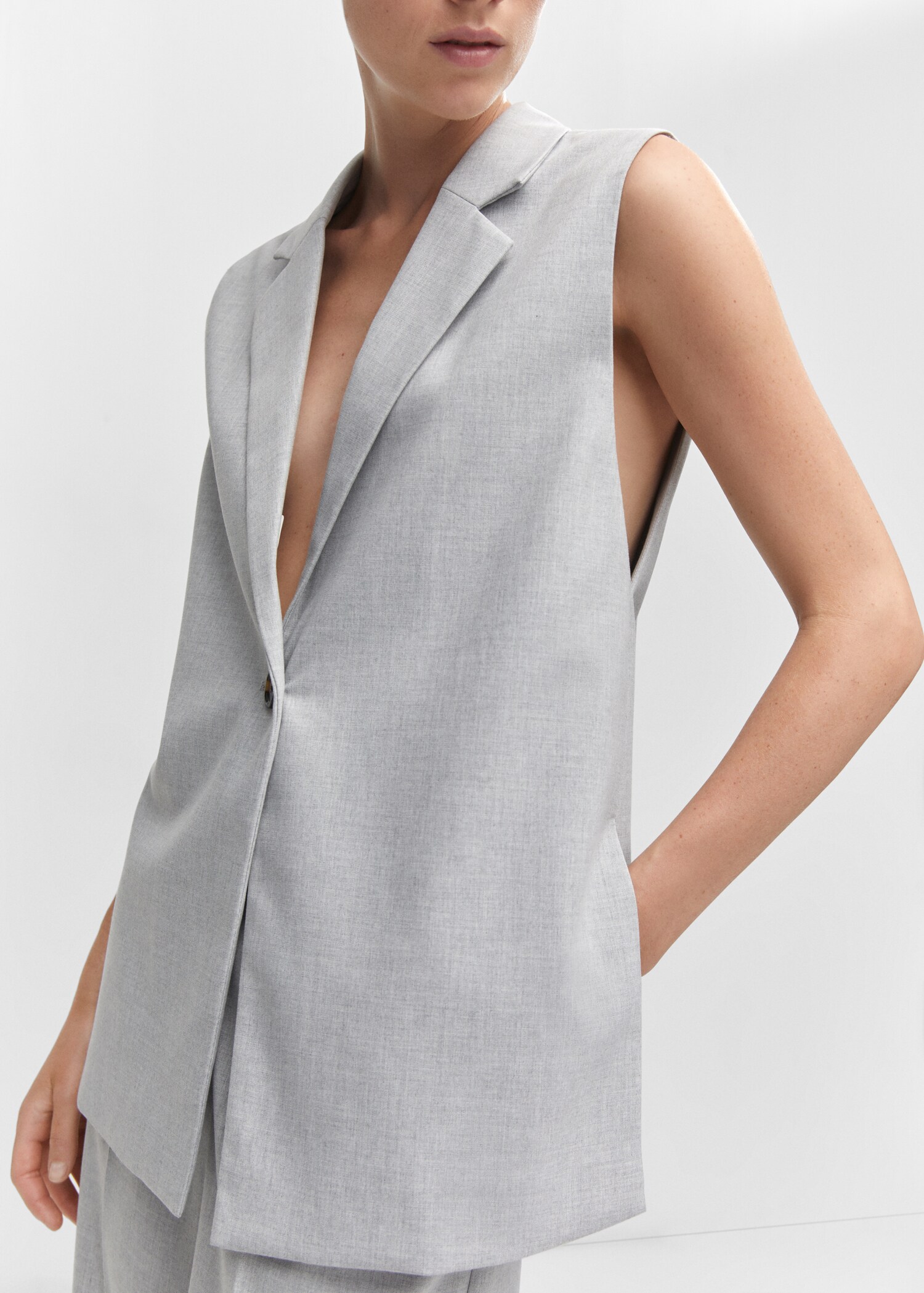 Long gilet with openings - Details of the article 6