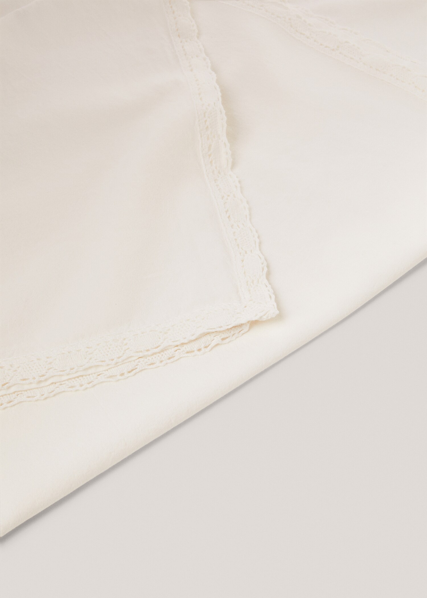 Lace-detail tablecloth 150x150cm - Details of the article 1