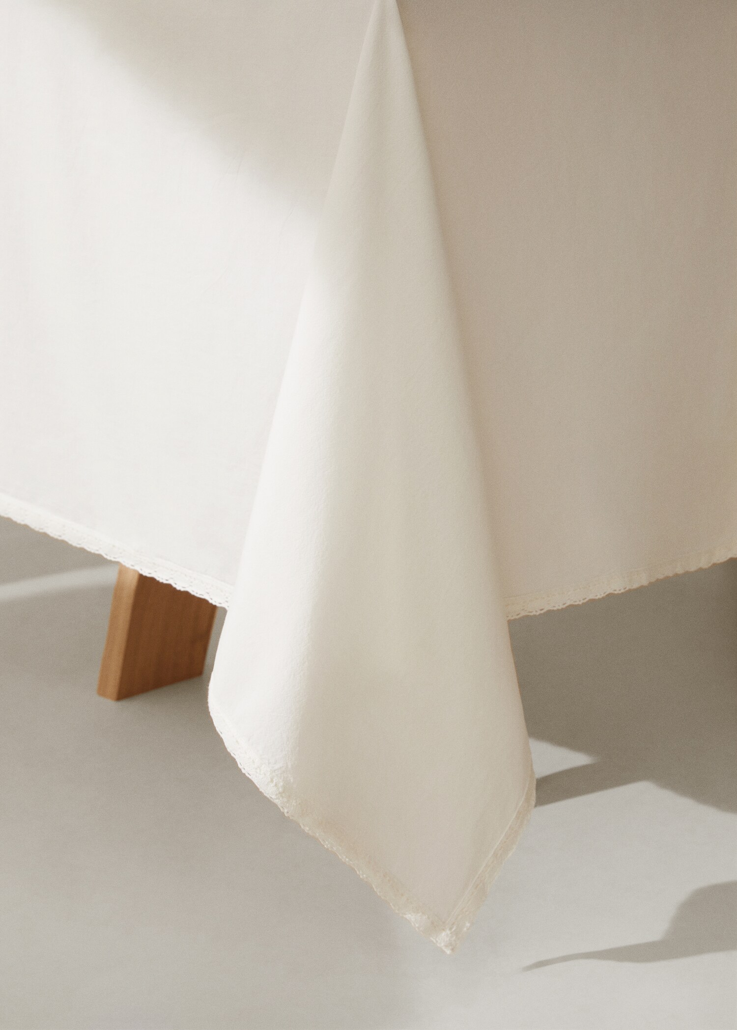 Lace-detail tablecloth 150x150cm - Details of the article 8