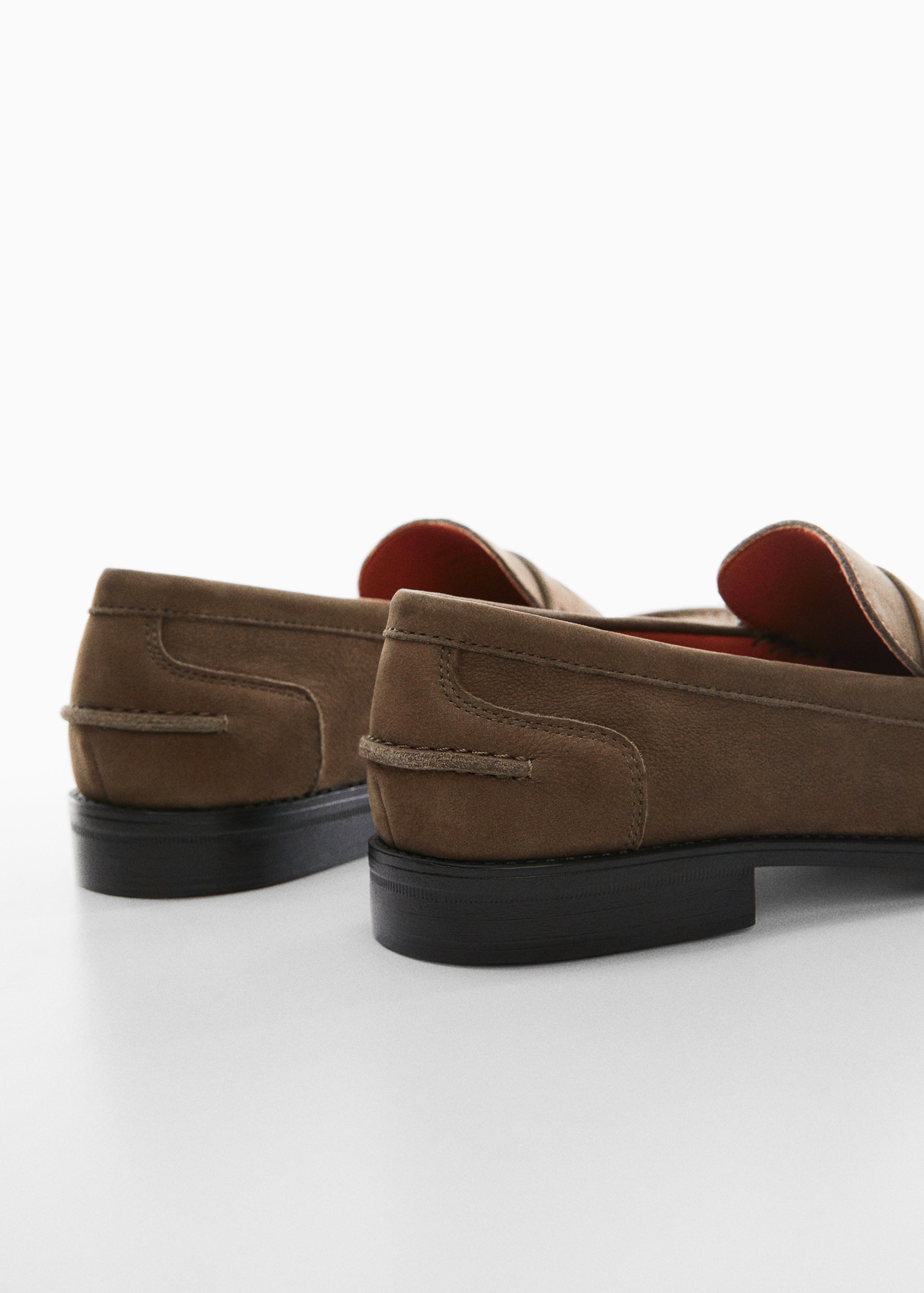 Mocasín antifaz piel nobuk Hombre MNG Ecuador1