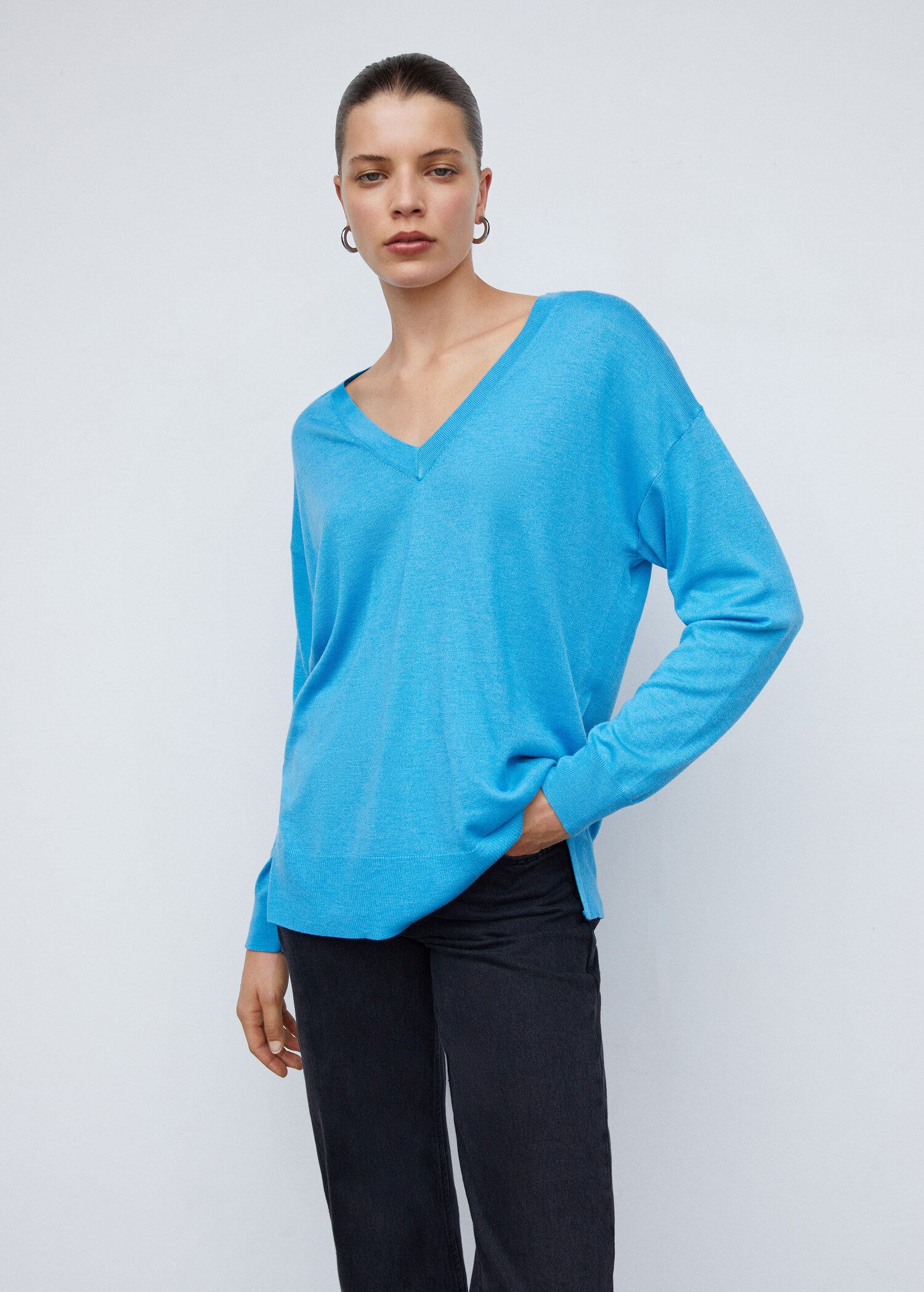 Jersey cuello pico aberturas - Plano medio