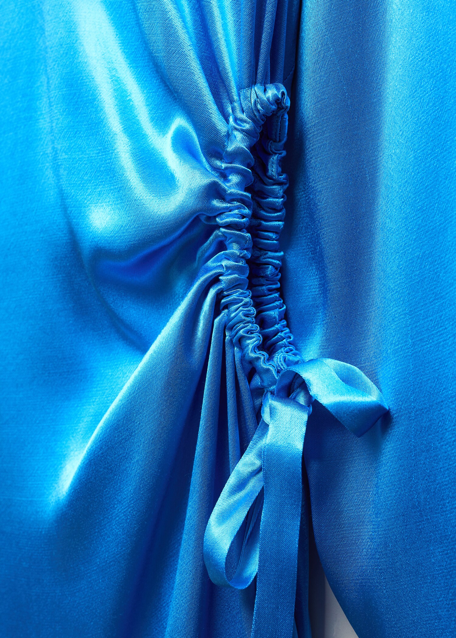 Side-slit satin dress - Details of the article 8