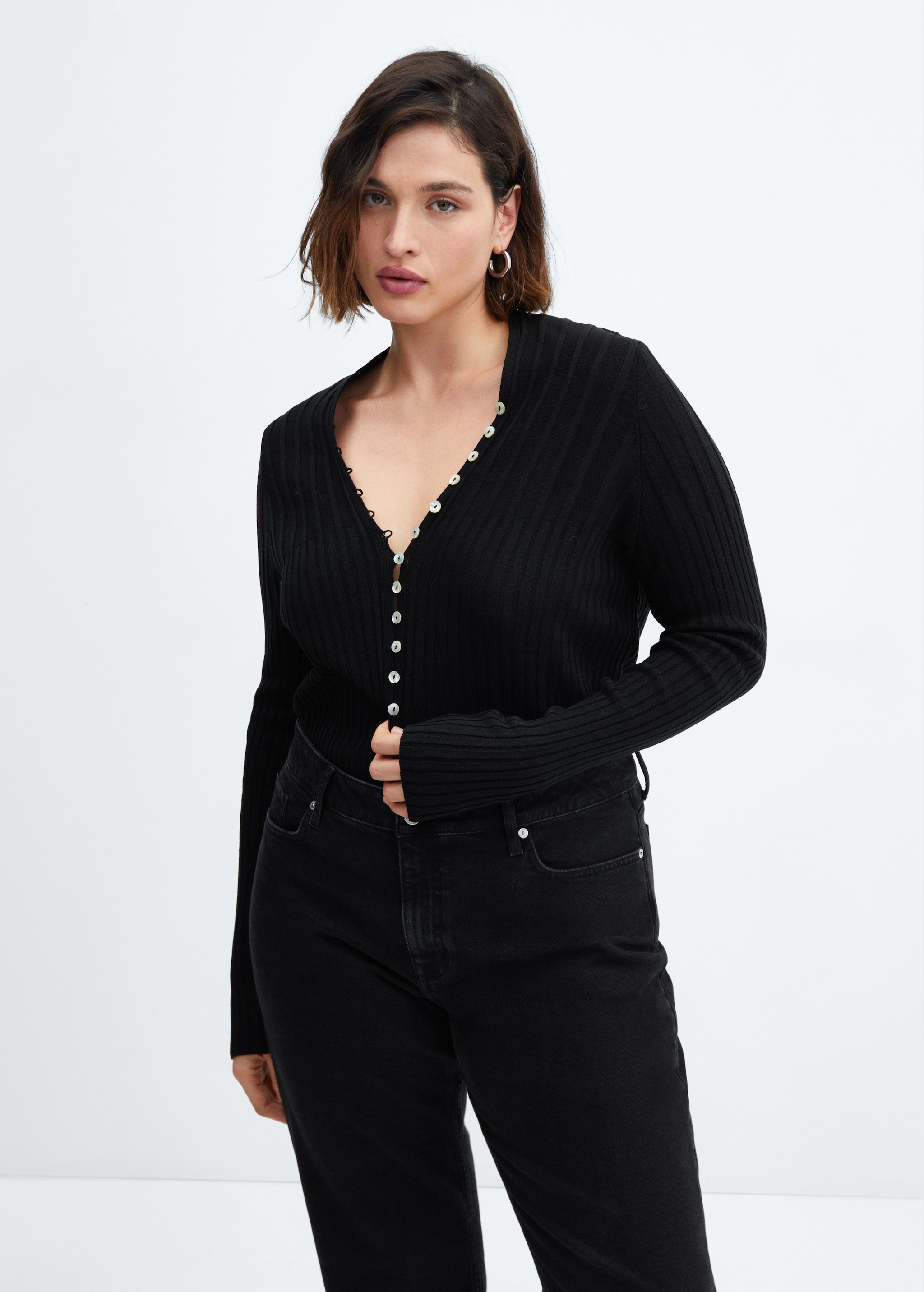 Buttoned ribbed cardigan - Details of the article 5