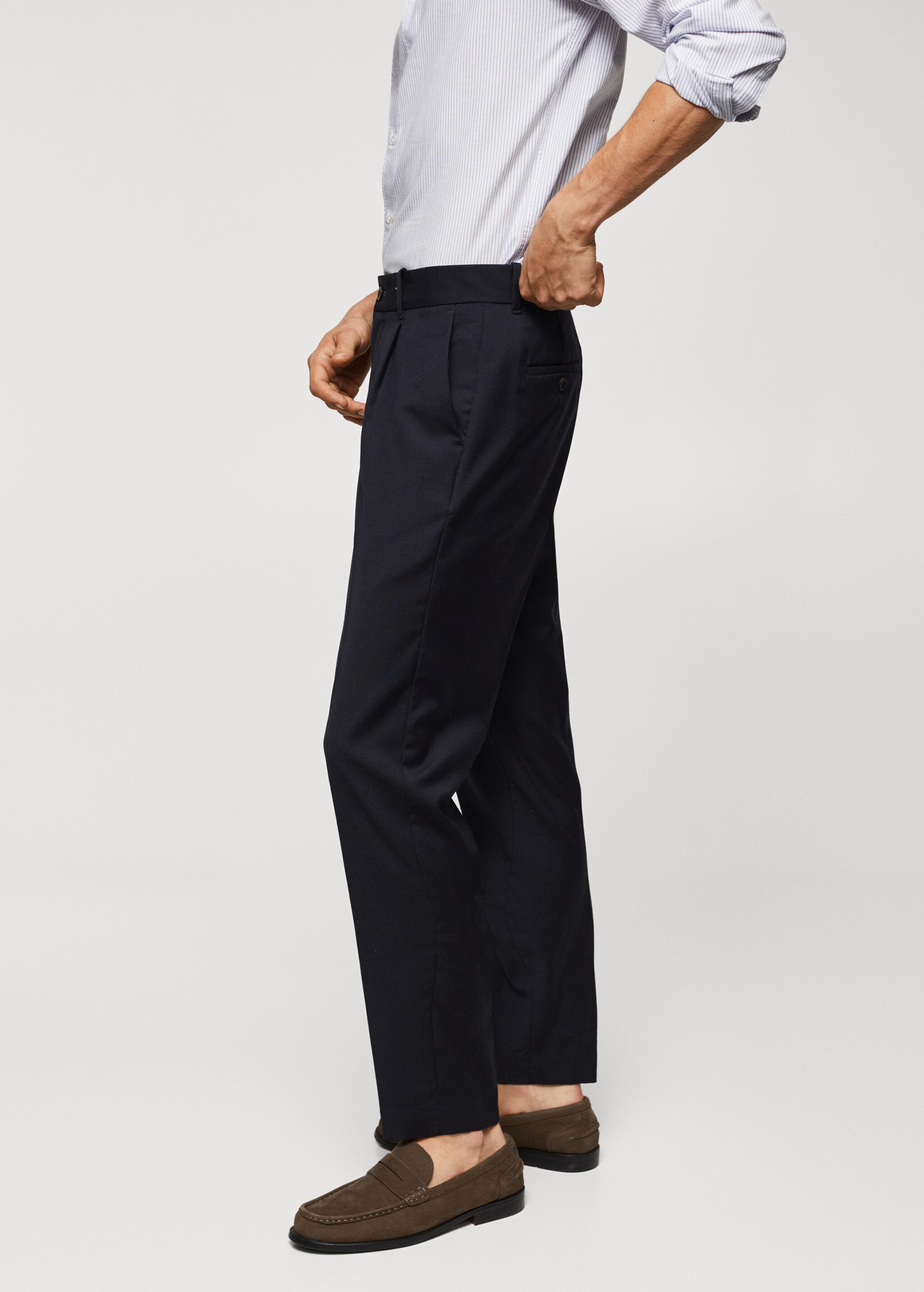 Virgin wool pleated trousers - Details of the article 2