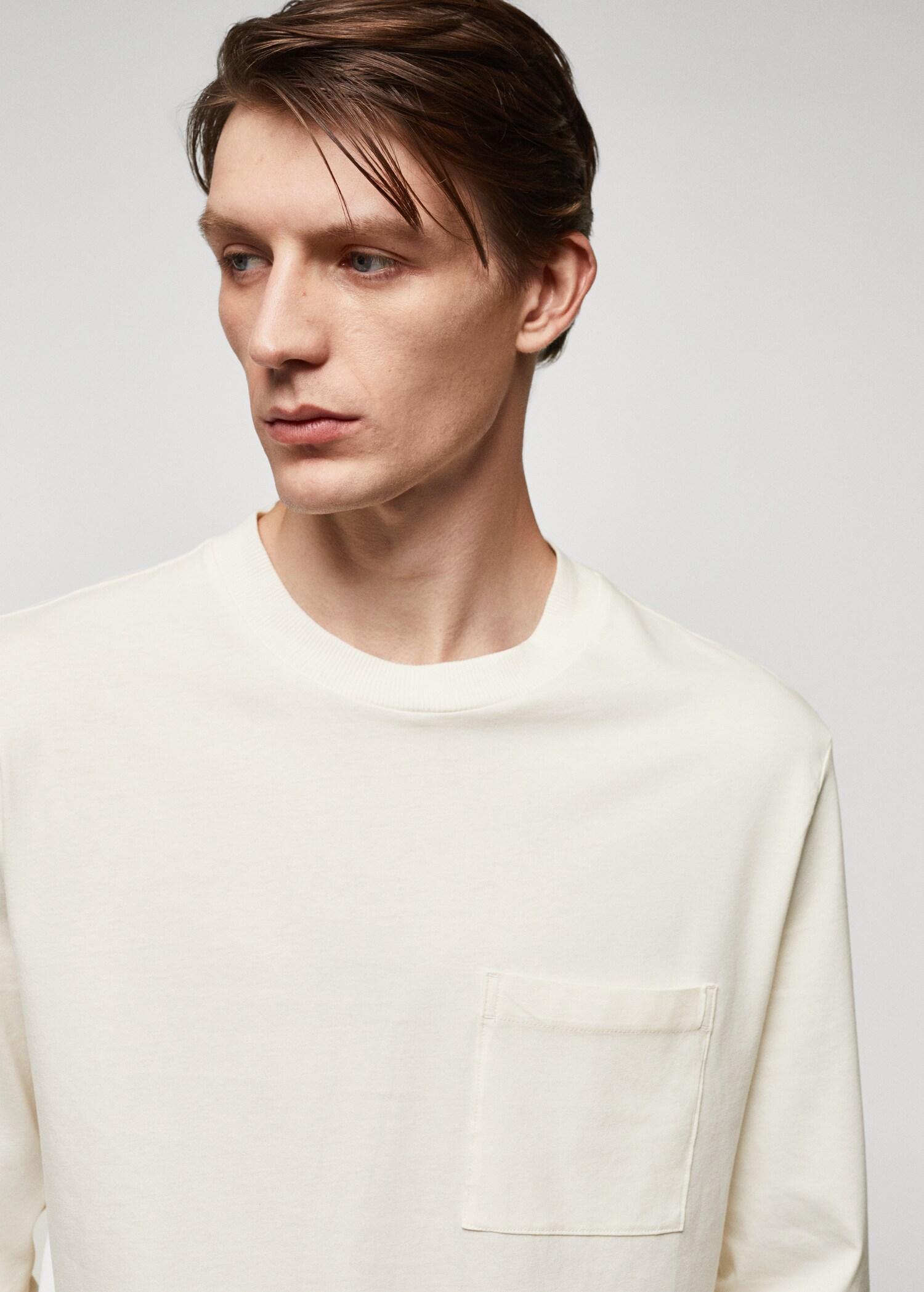 Long-sleeved t-shirt with pocket - Details of the article 1