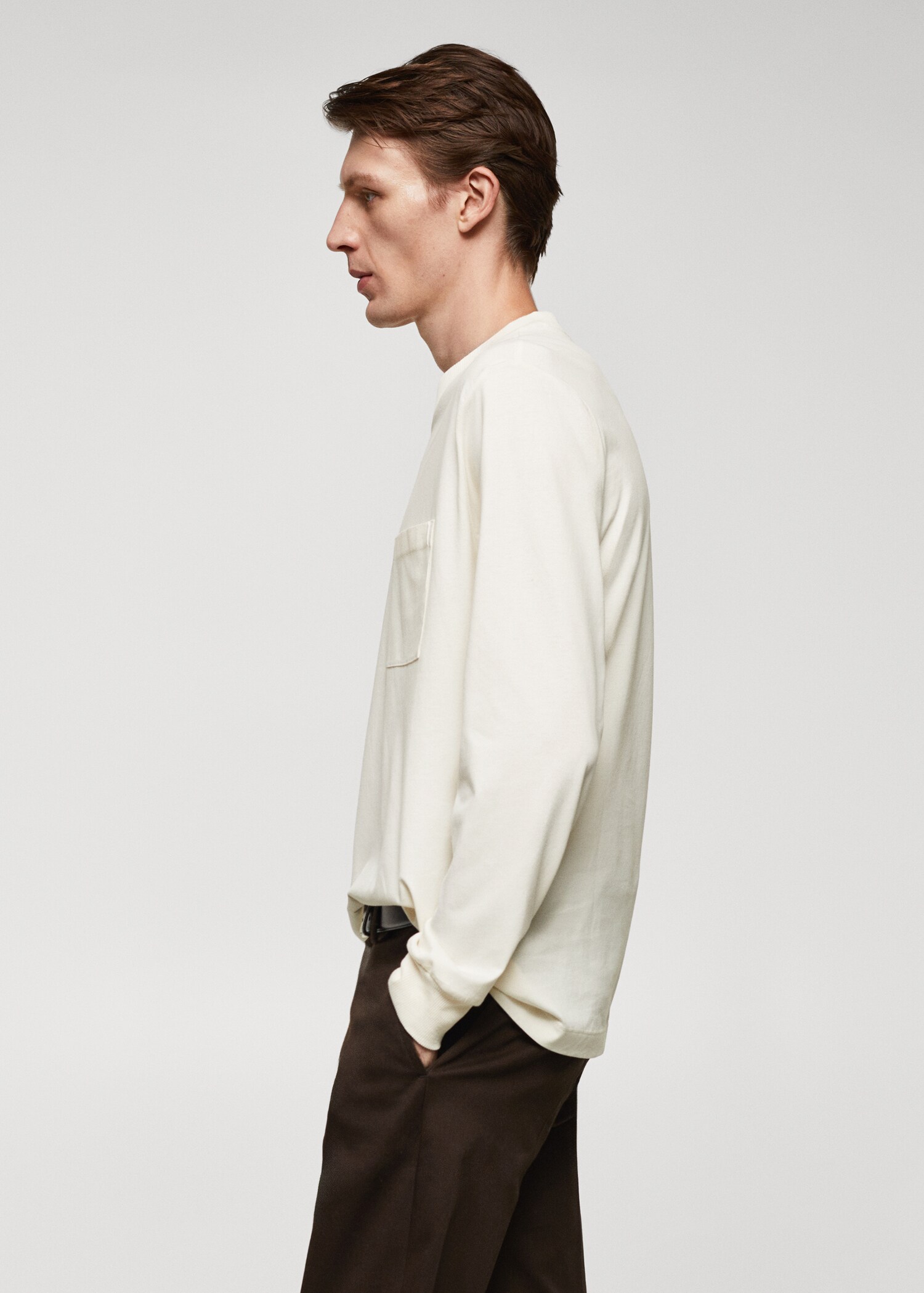 Long-sleeved t-shirt with pocket - Details of the article 2