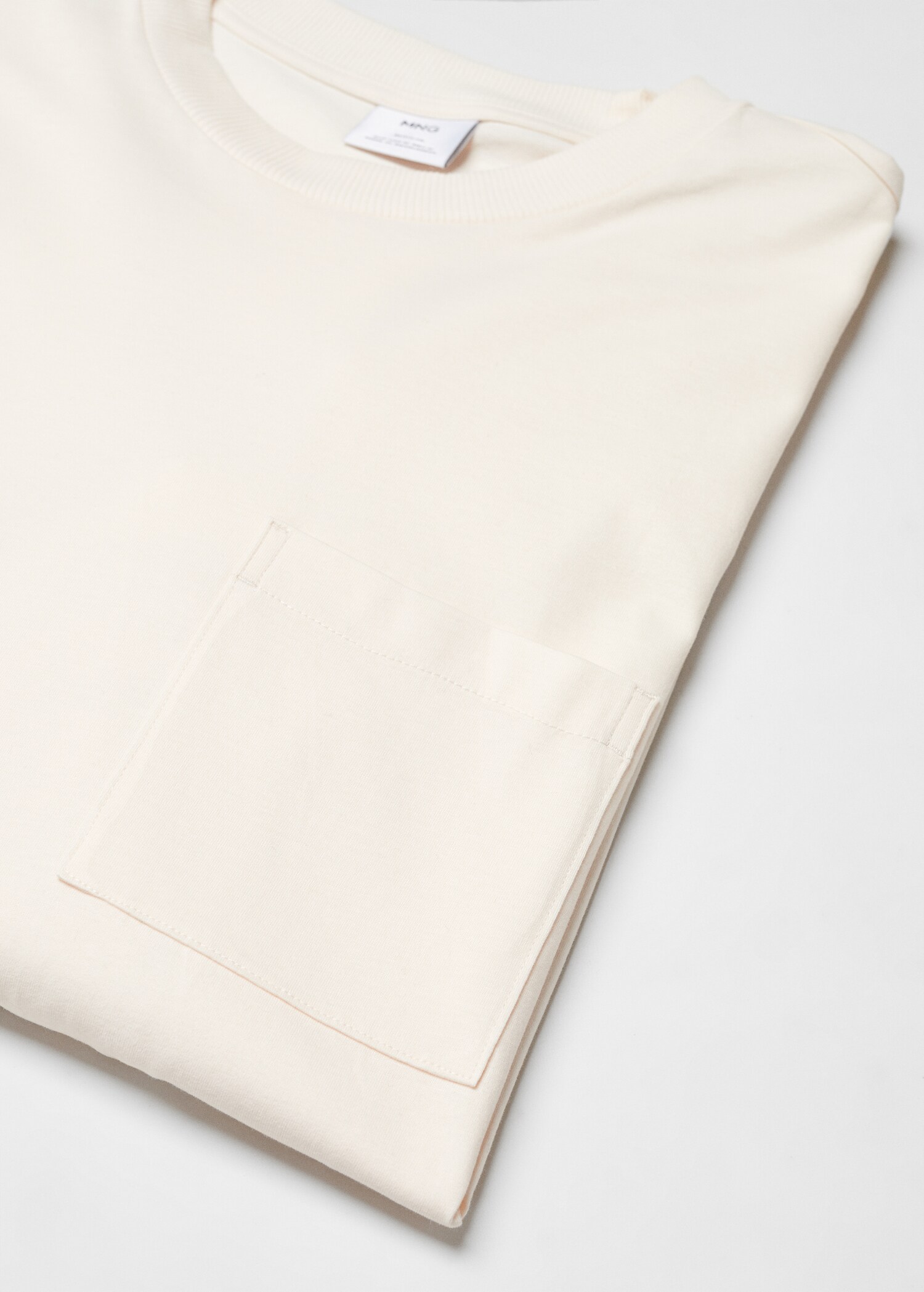 Long-sleeved t-shirt with pocket - Details of the article 8