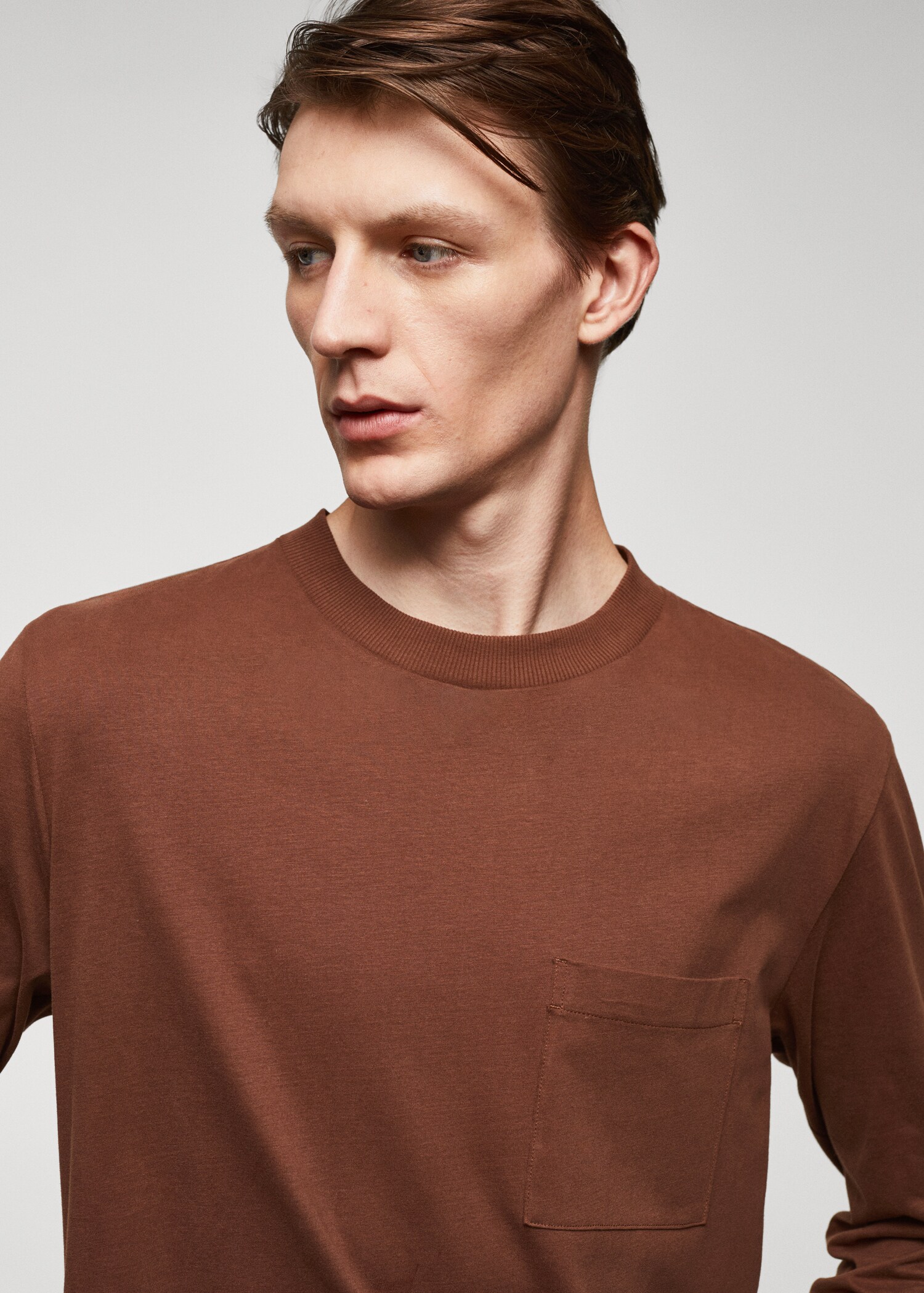 Long-sleeved t-shirt with pocket - Details of the article 1
