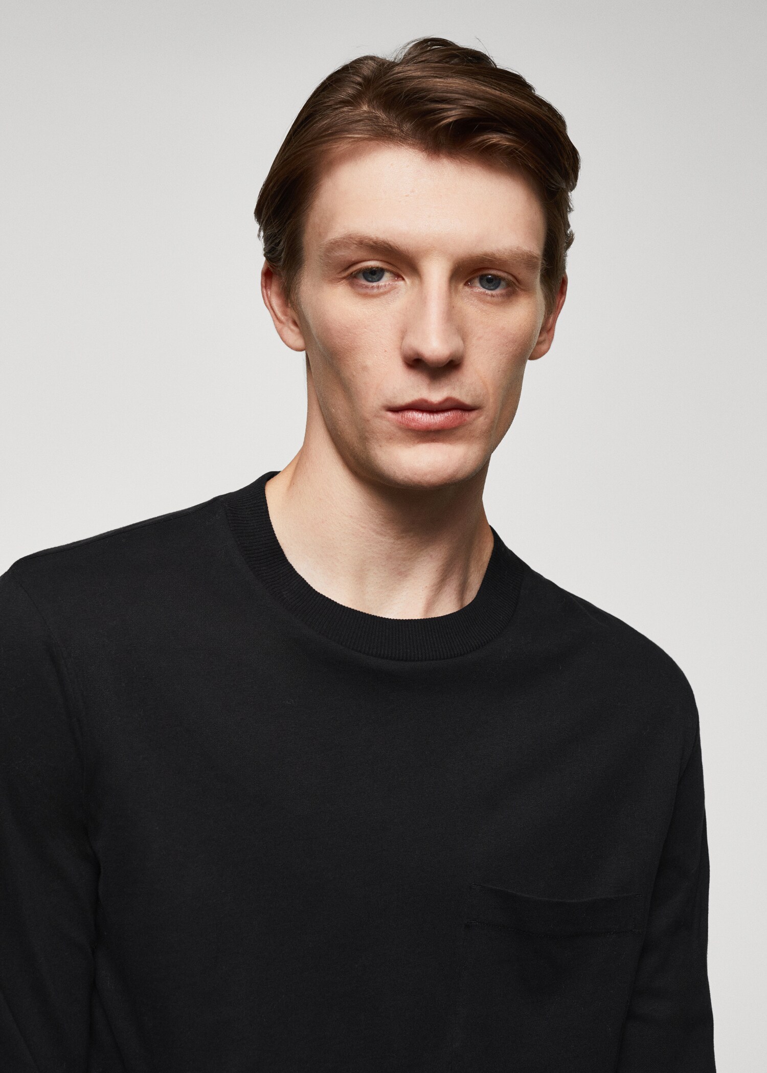 Long-sleeved t-shirt with pocket - Details of the article 1