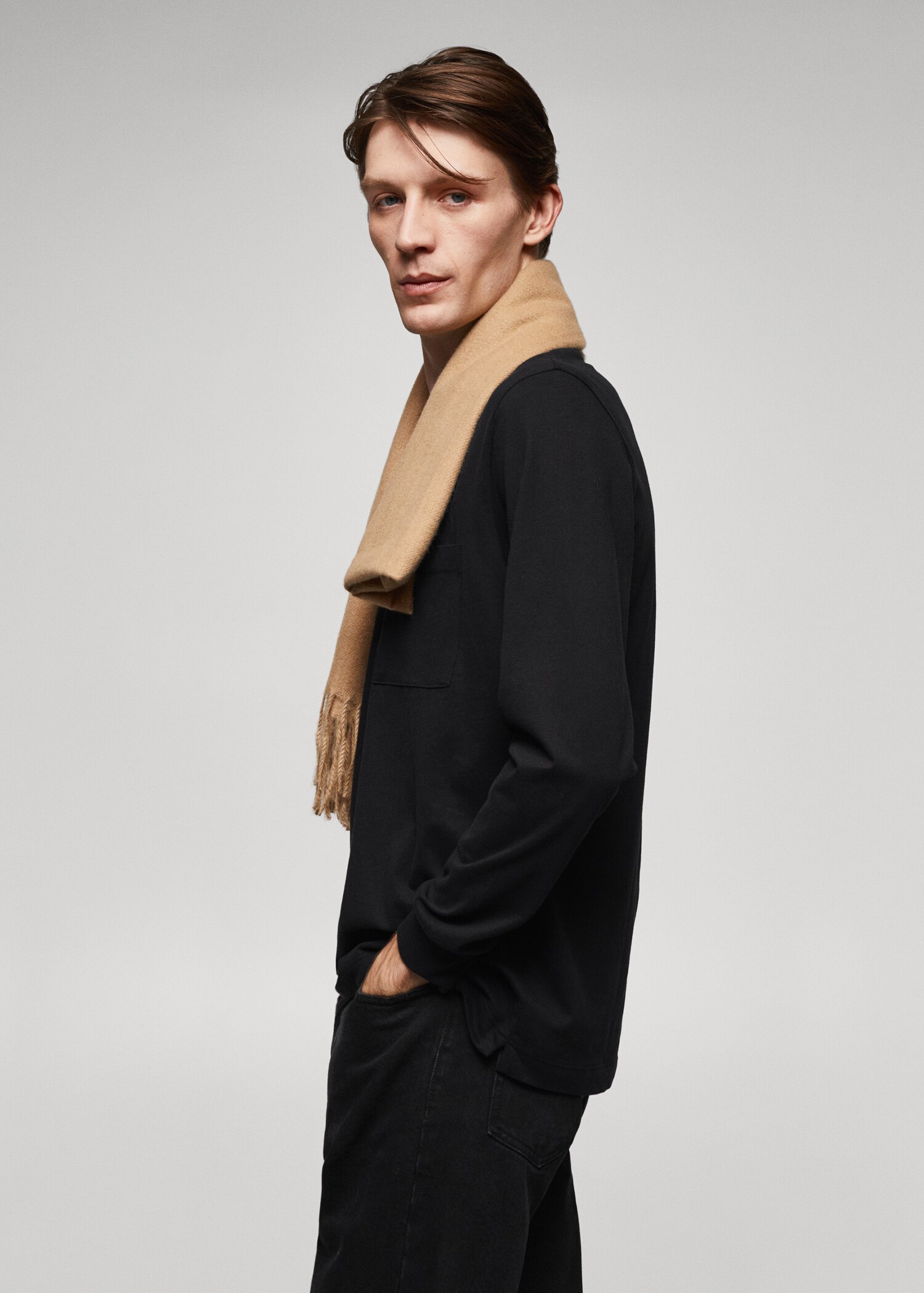Long-sleeved t-shirt with pocket - Details of the article 2