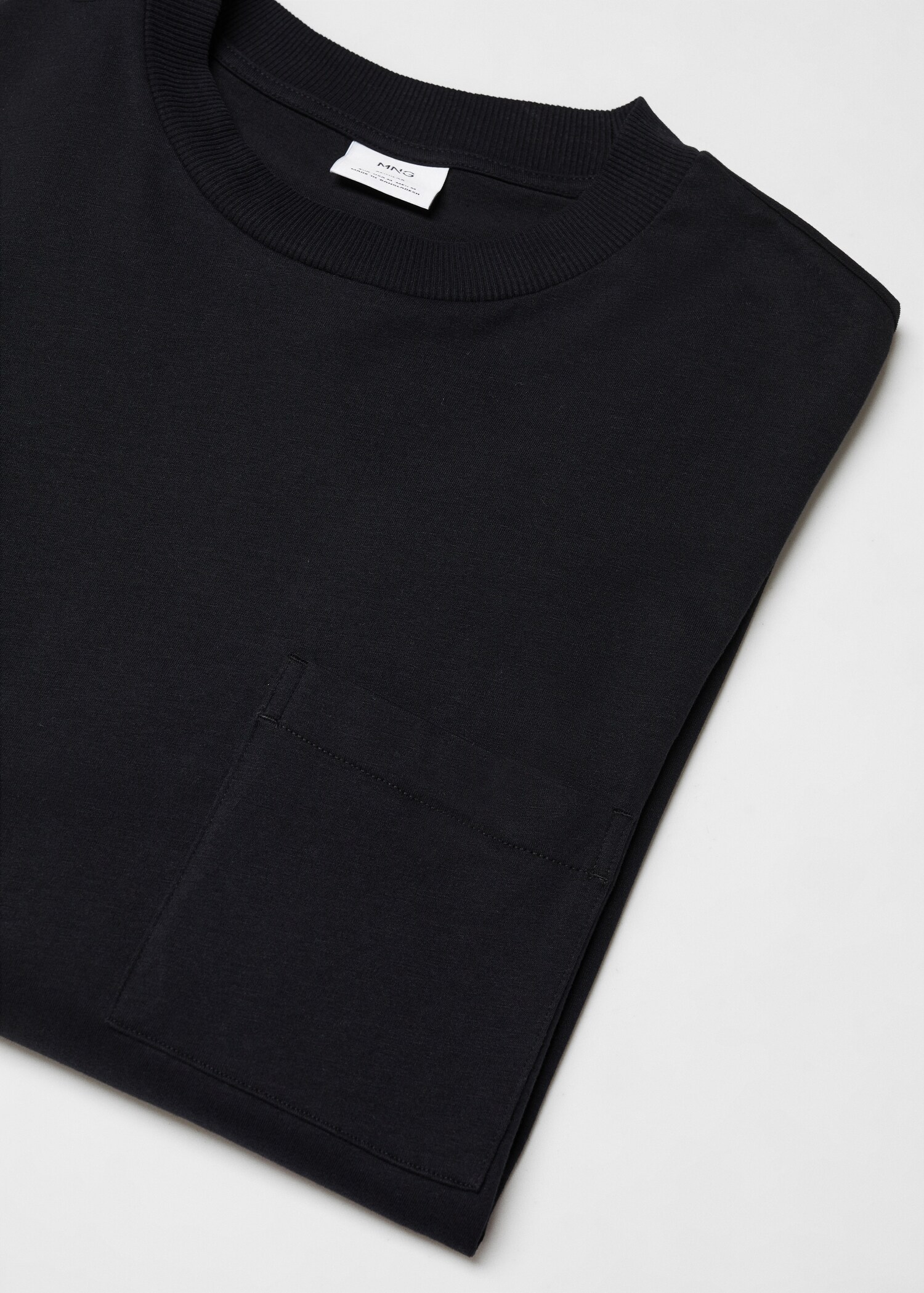 Long-sleeved t-shirt with pocket - Details of the article 8
