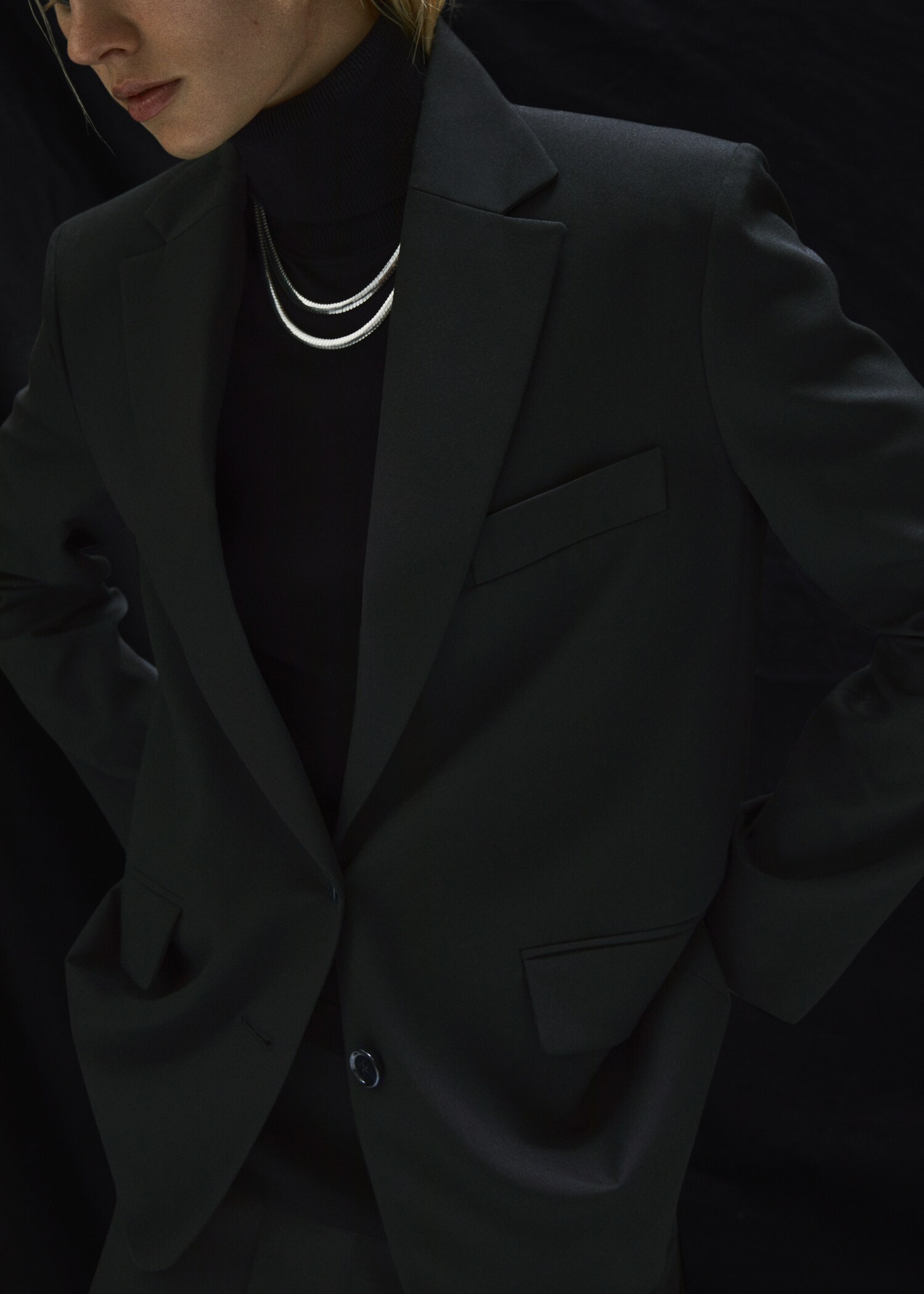Blazer com estrutura e lapelas - Pormenor do artigo 7