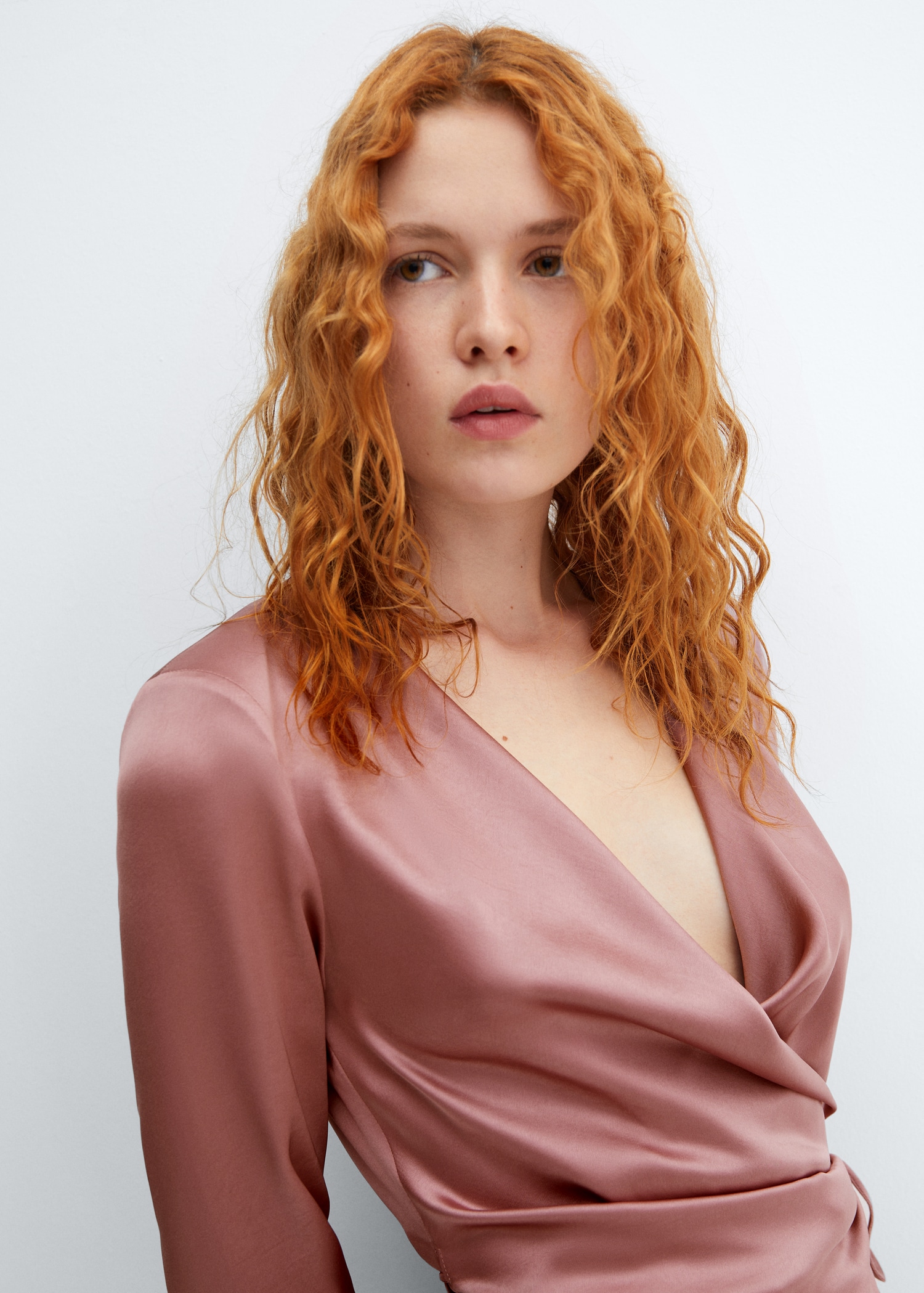 Robe cache-cœur satinée MANGO France (La Réunion)