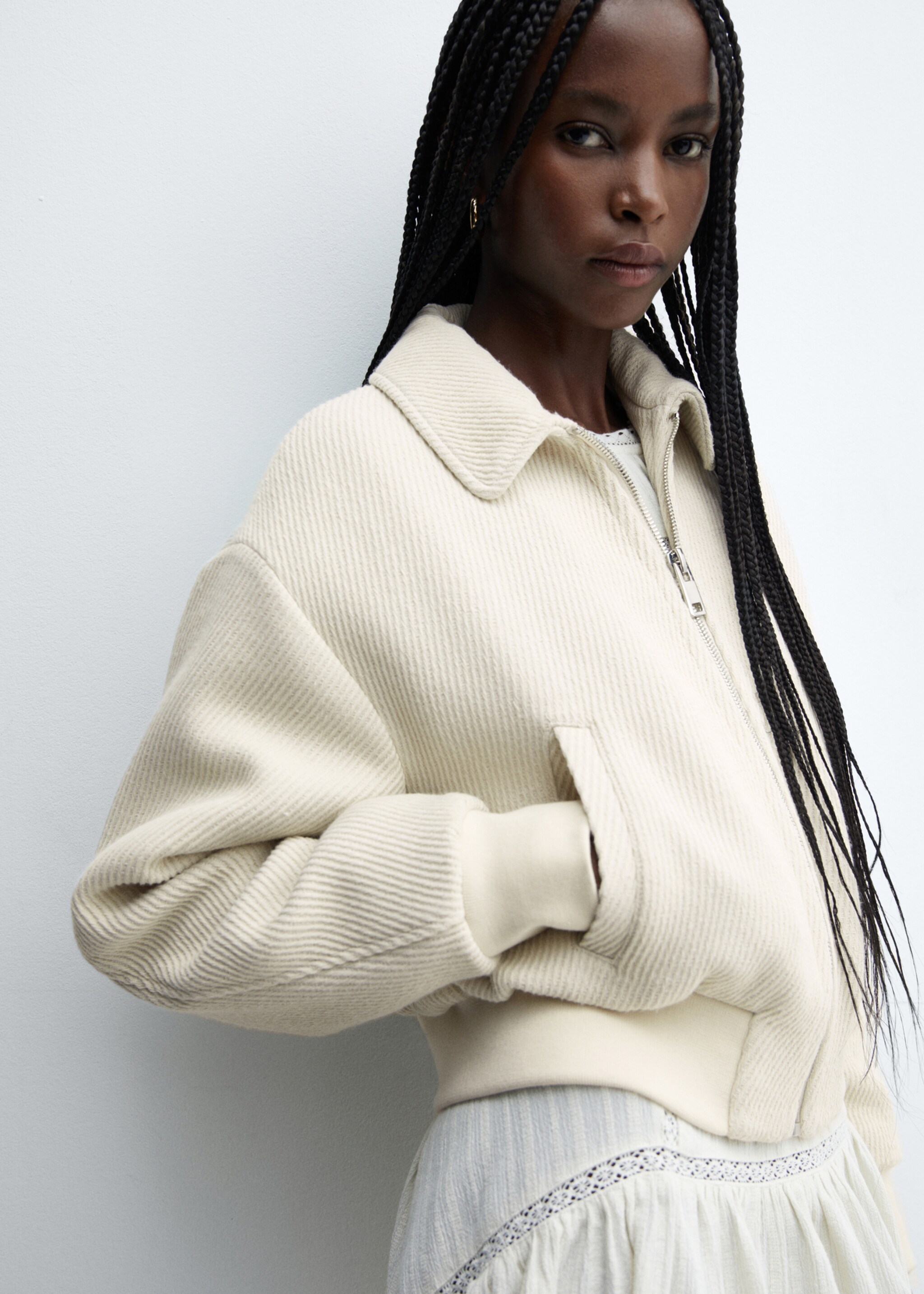 Textured bomber jacket - Details of the article 2, Ecru. Ref: 57095999-00.