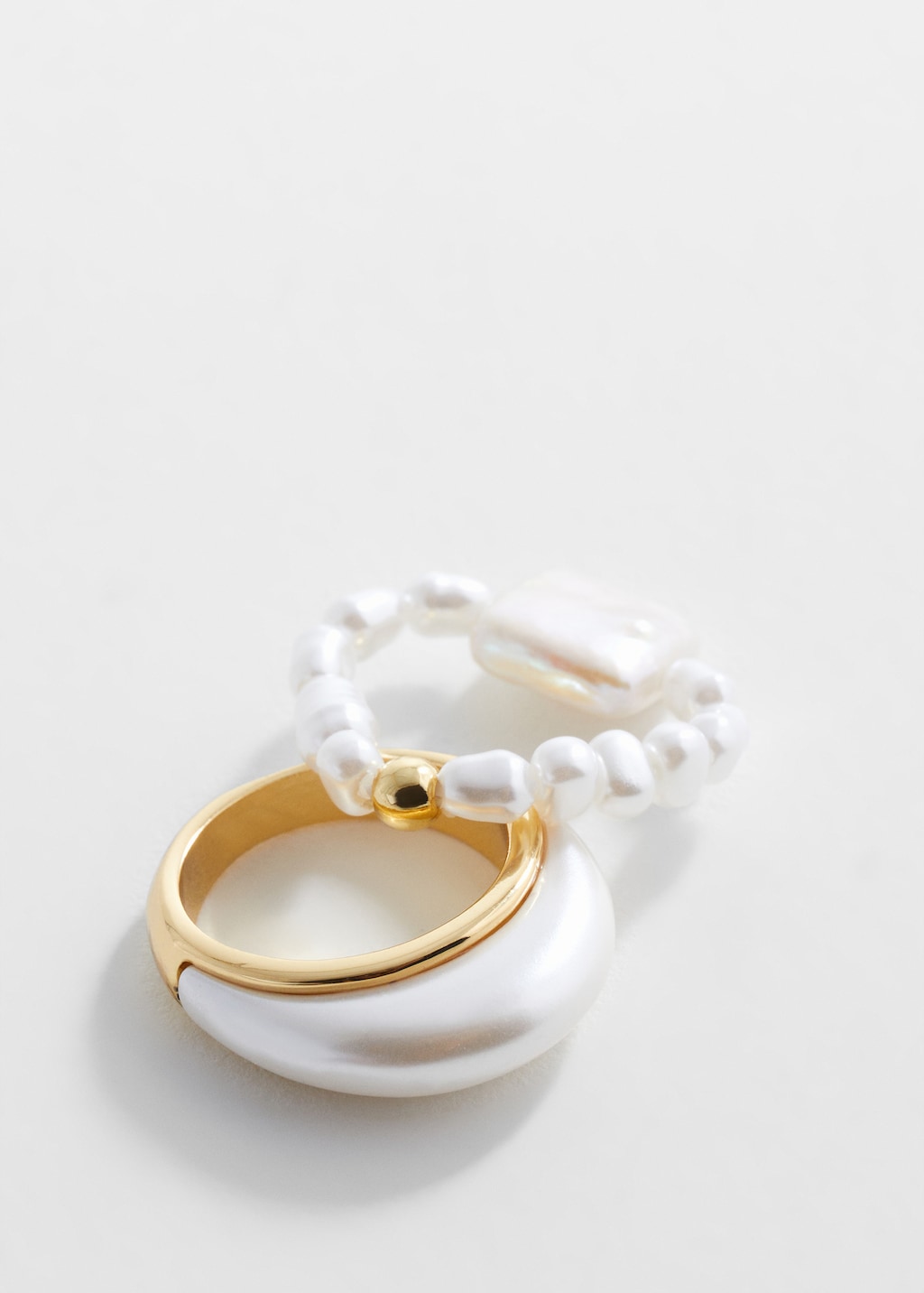 Set of pearl effect rings