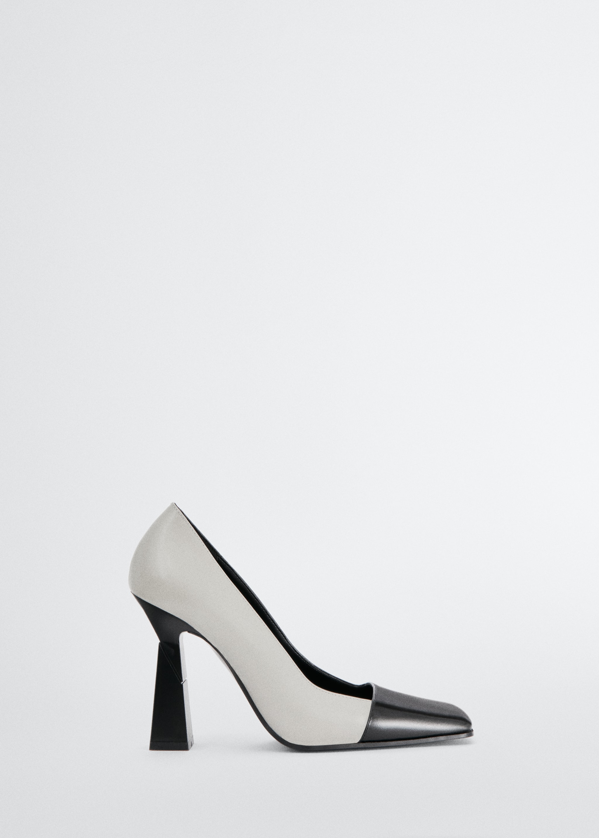Two-tone asymmetrical heel shoes - Article without model