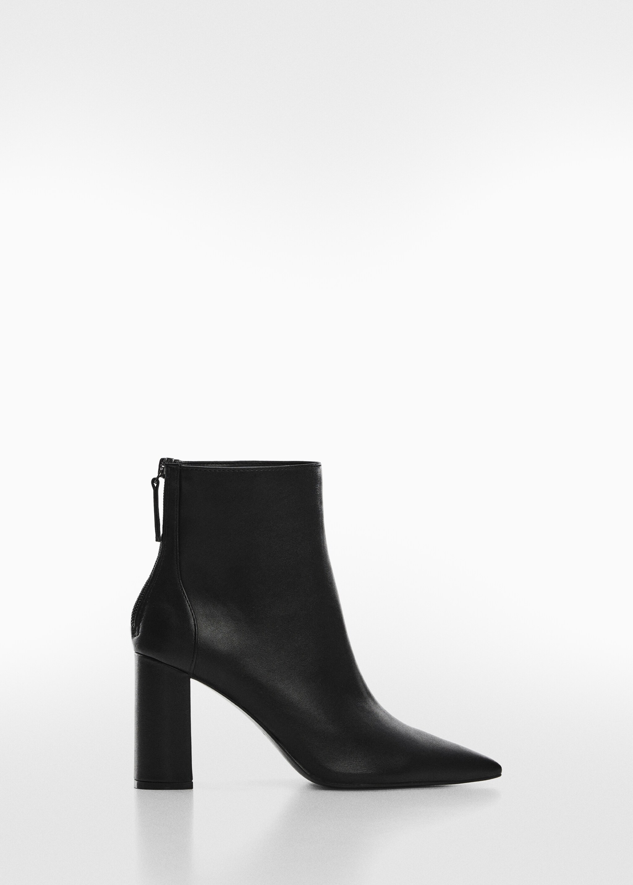 Pointed-toe ankle boot swith zip closure - Article without model