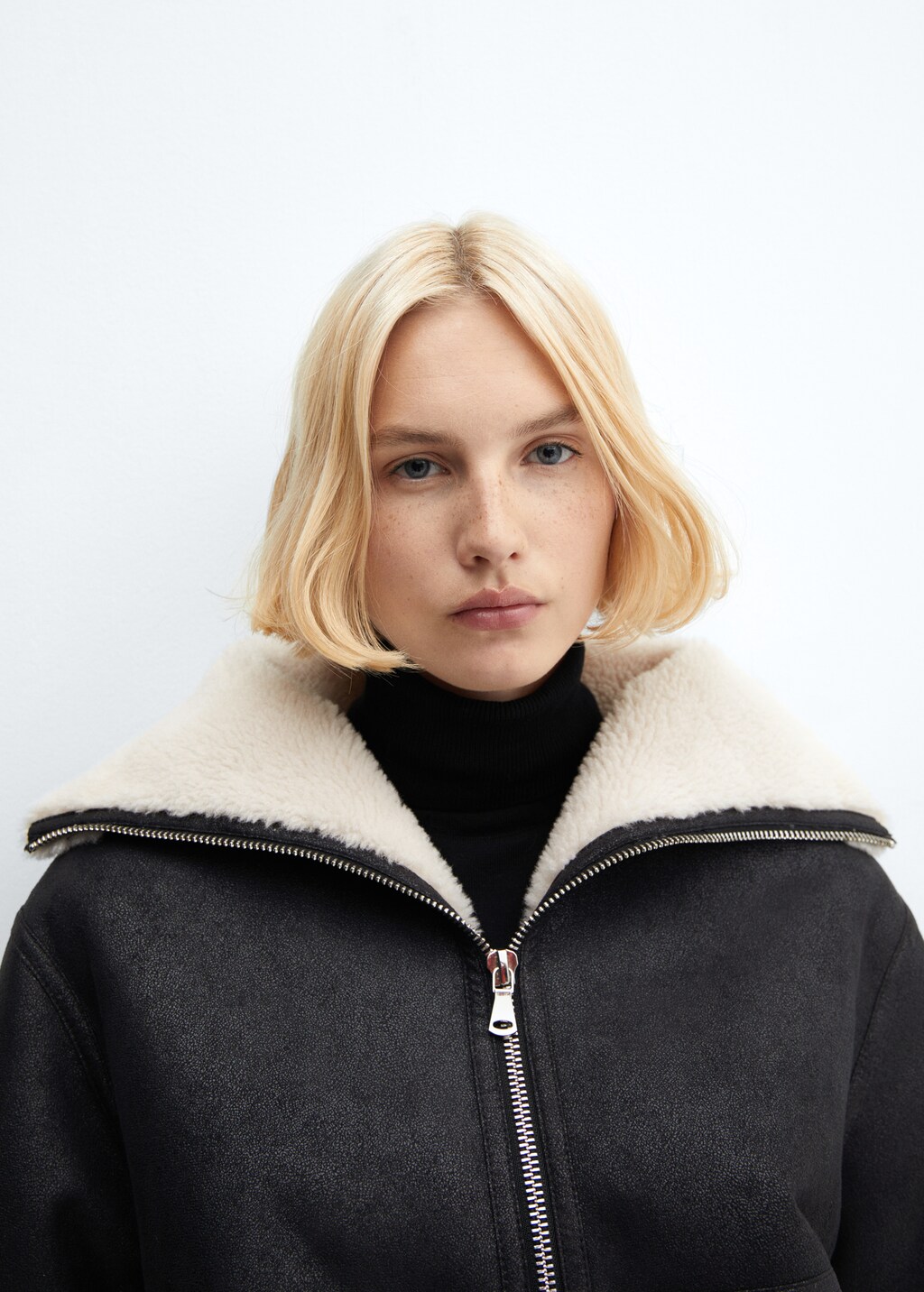 Shearling-lined coat with zip | MANGO Japan