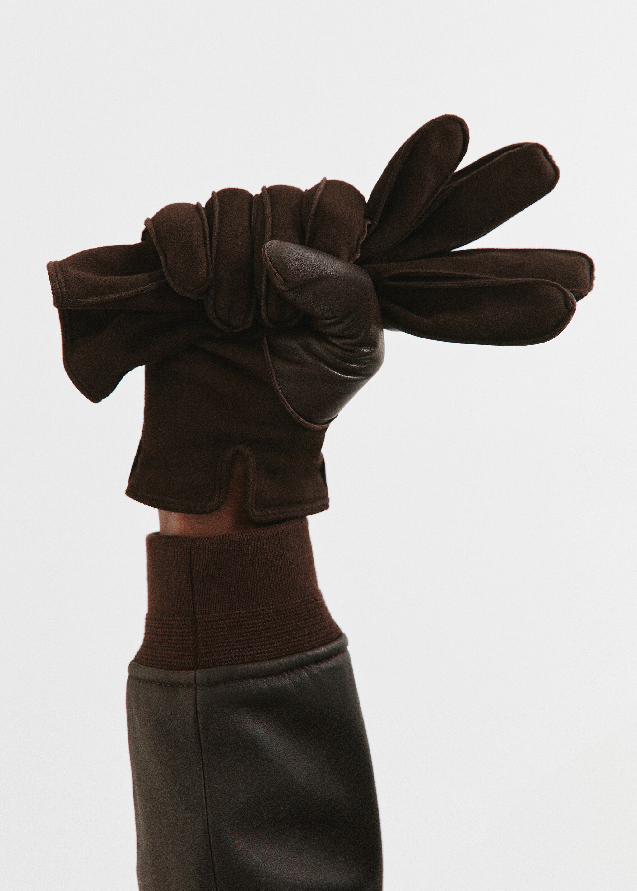 Suede leather gloves with wool lining - Details of the article 9