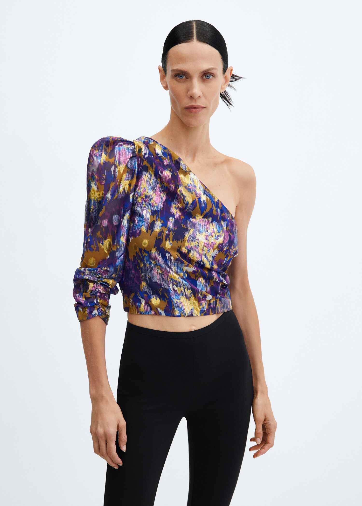 Blusa assimétrica estampada - Plano médio