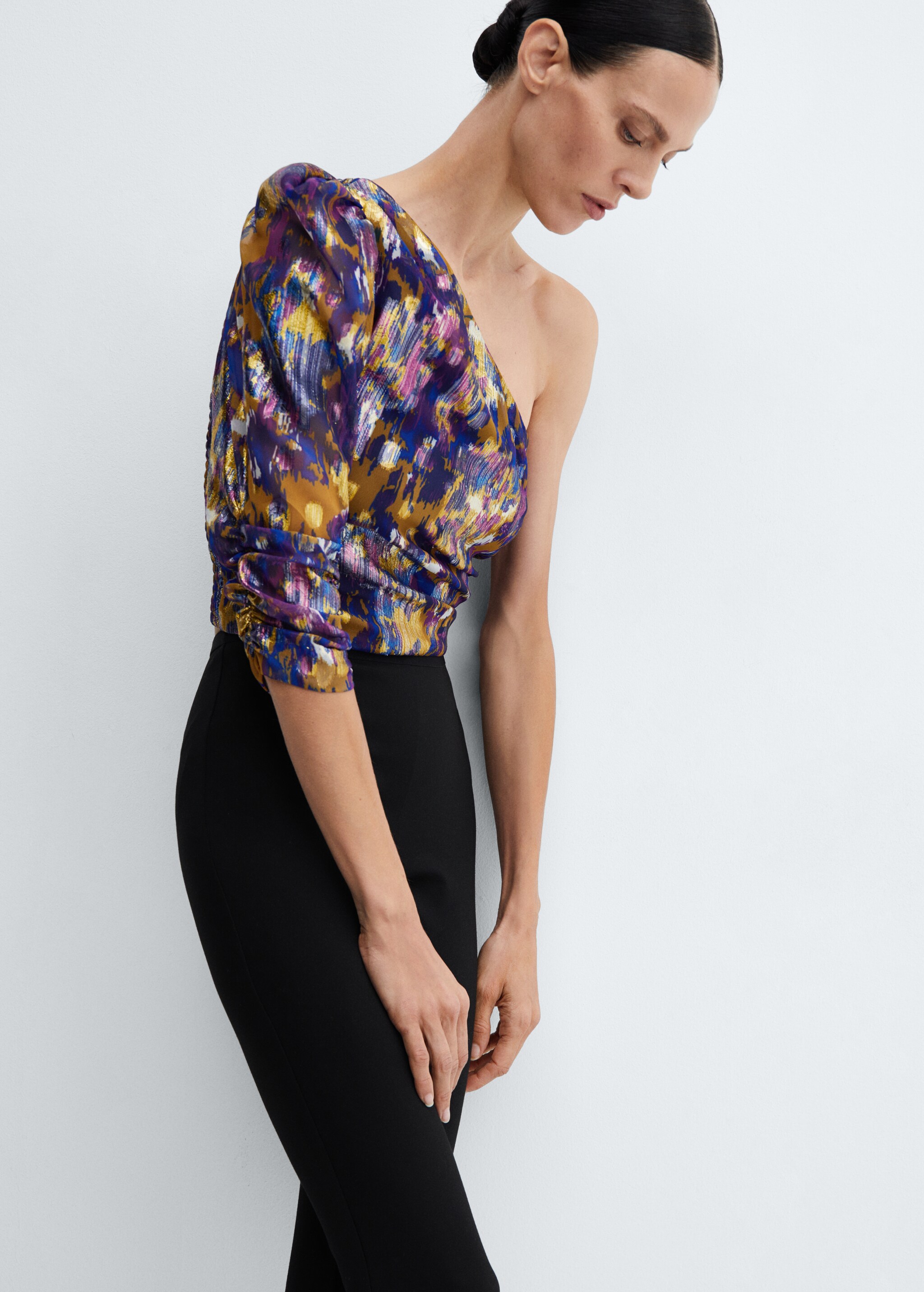 Asymmetrical printed blouse - Details of the article 2